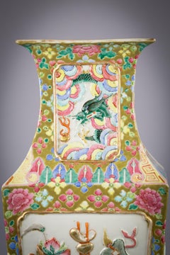 Chinese Porcelain Mandarin Pallet Vase, circa 1860