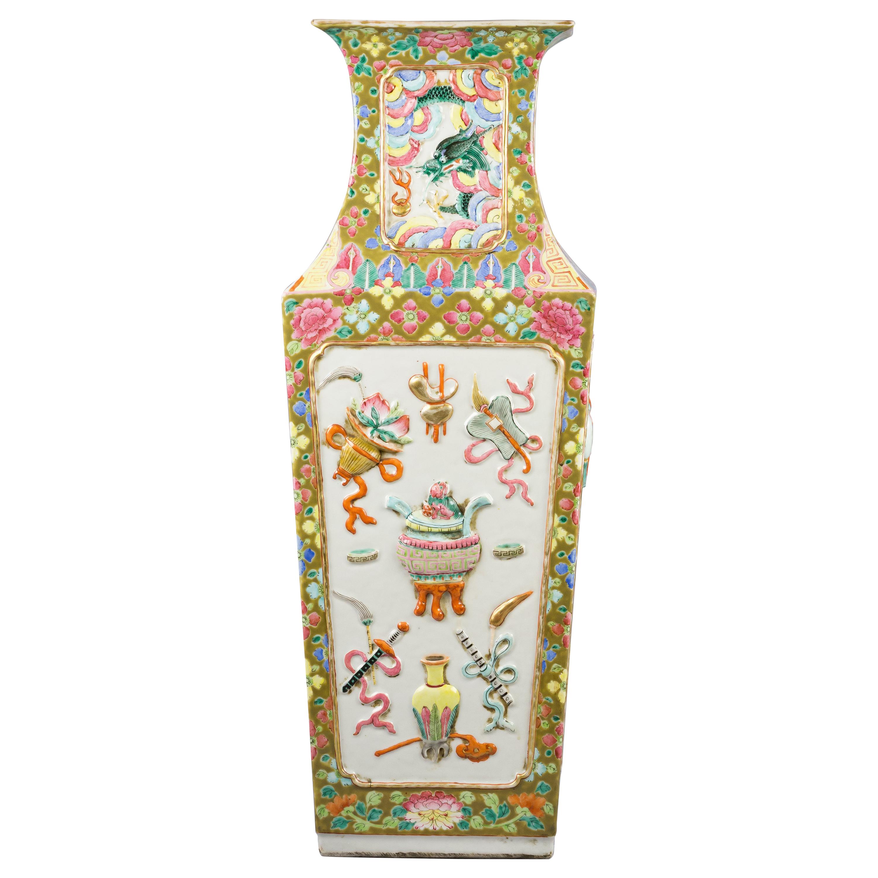 Chinese Porcelain Mandarin Pallet Vase, circa 1860