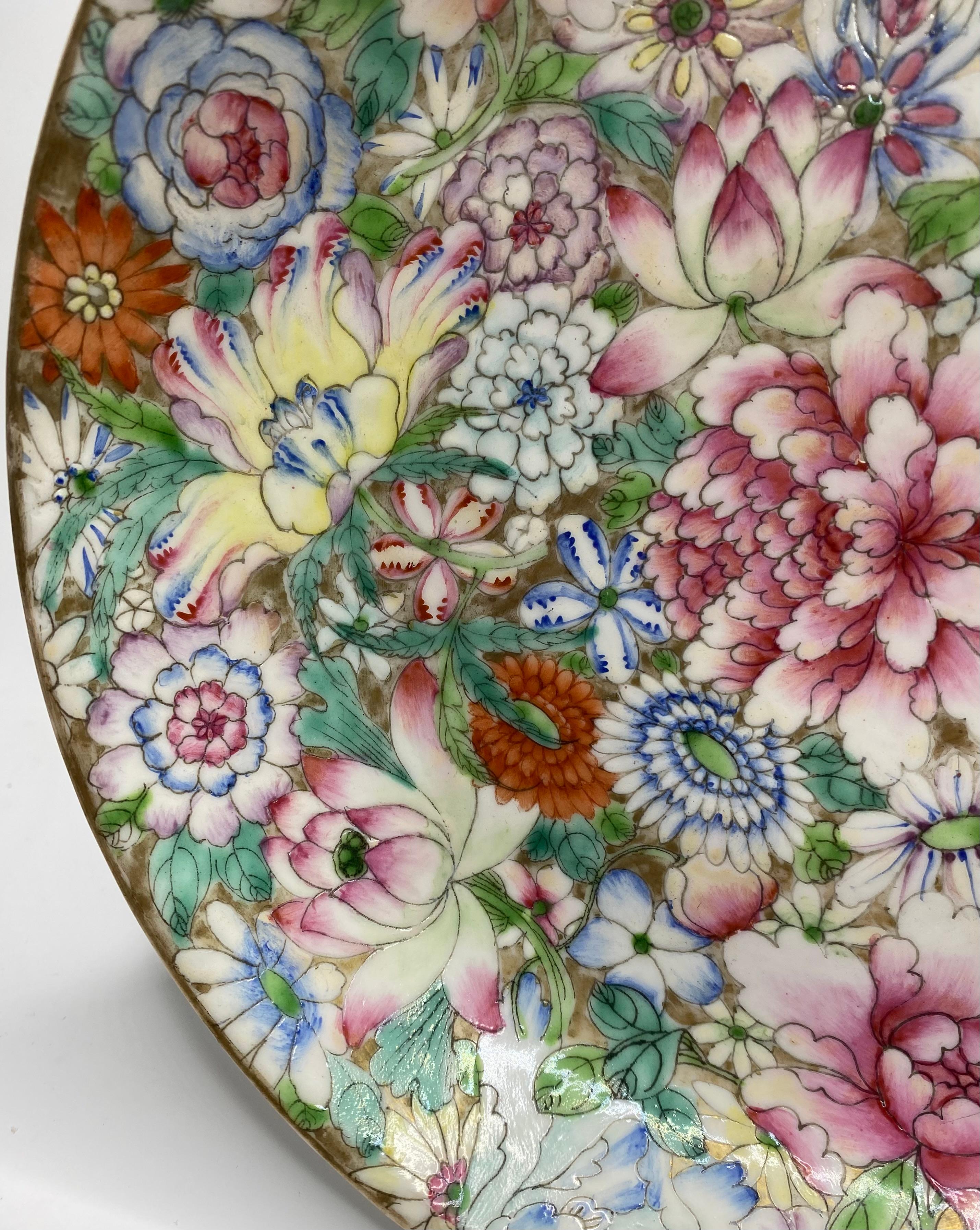 Chinese porcelain ‘Millefleur’ saucer dish, Republic Period. In Excellent Condition In Gargrave, North Yorkshire