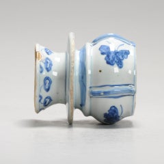 Chinese Porcelain Ming Period Incense Burner Butterflies Tianqi Unusual, 17th C.