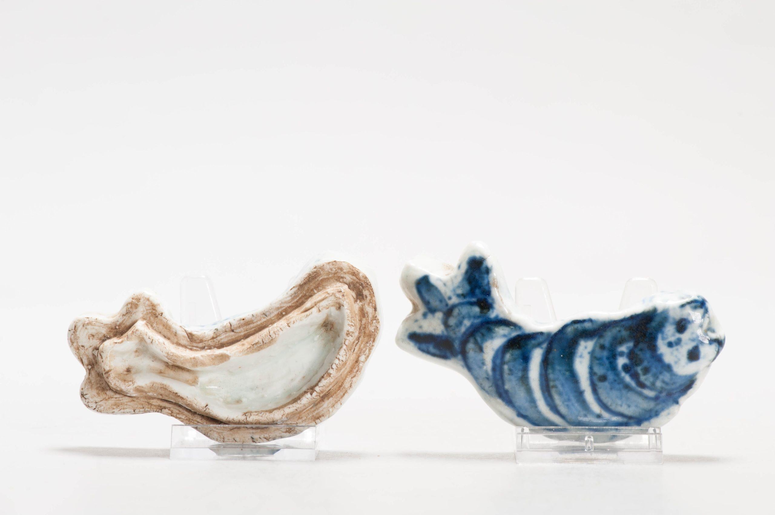 Chinese Porcelain Ming Period Incense Container Shrimp Shape Tianqi, 17th C In Good Condition In Amsterdam, Noord Holland