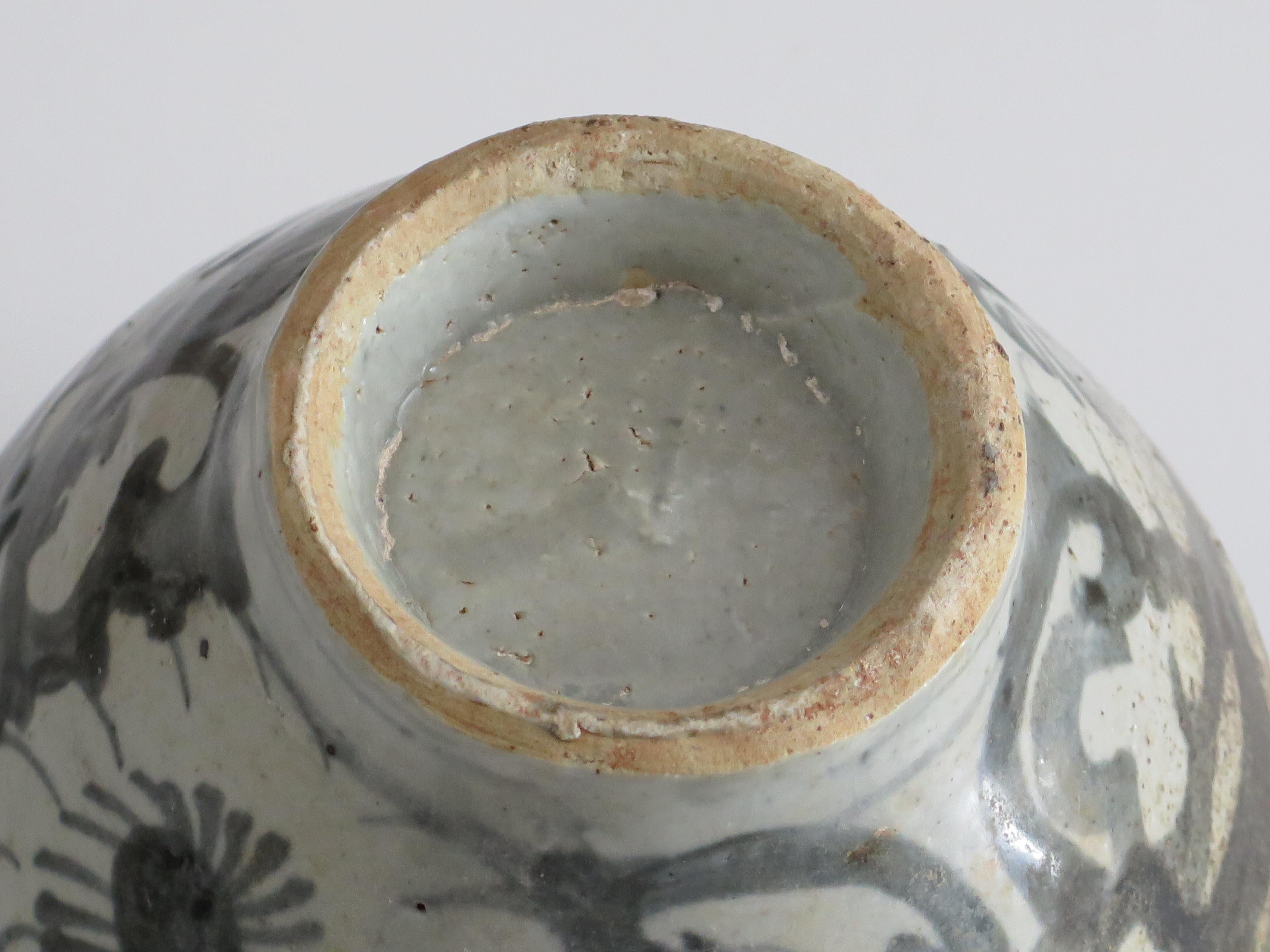 Chinese Porcelain Ming Provincial Jar or Vase Blue & White, Jiajing 16th Century For Sale 10