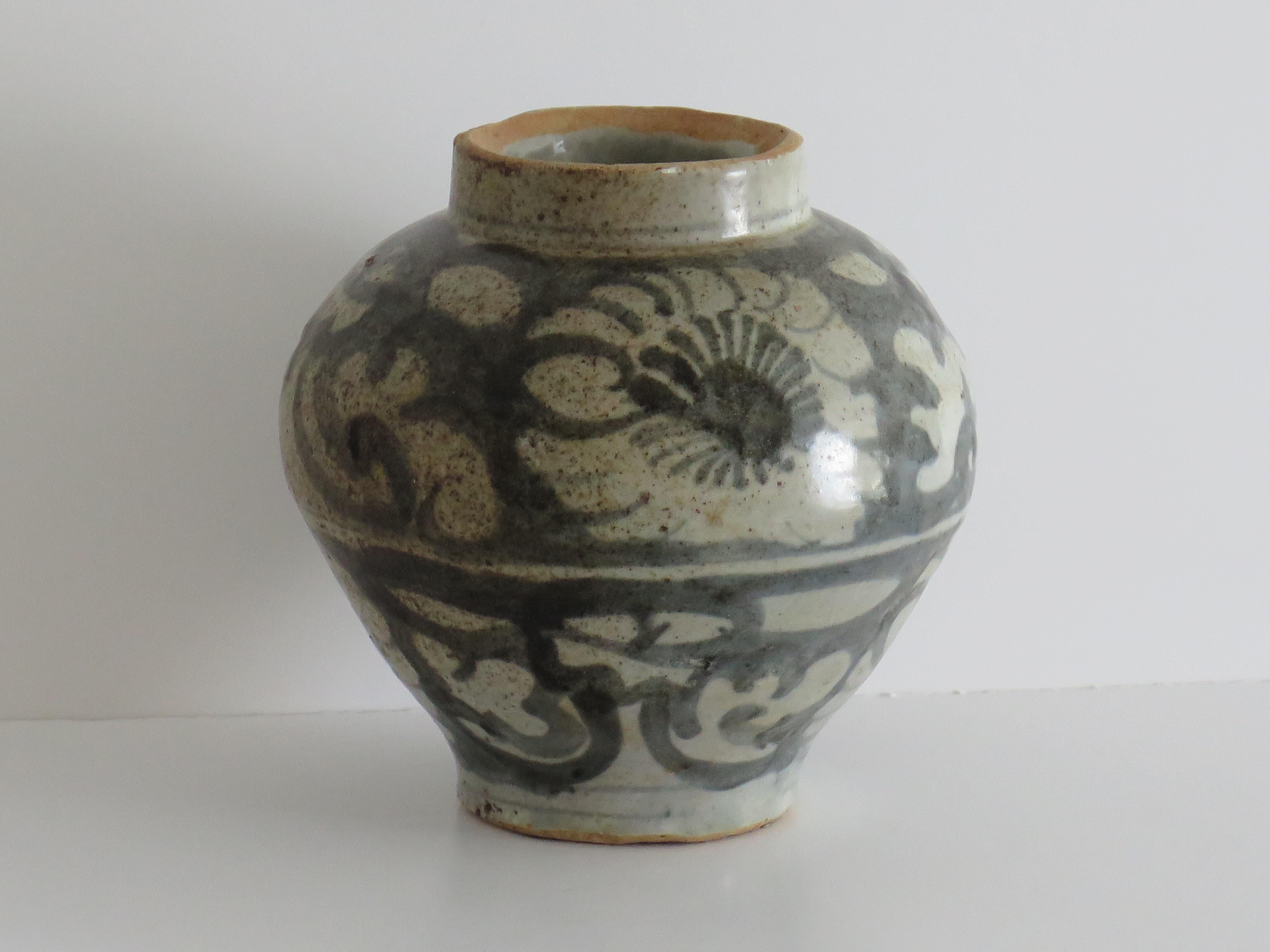 18th Century and Earlier Chinese Porcelain Ming Provincial Jar or Vase Blue & White, Jiajing 16th Century For Sale