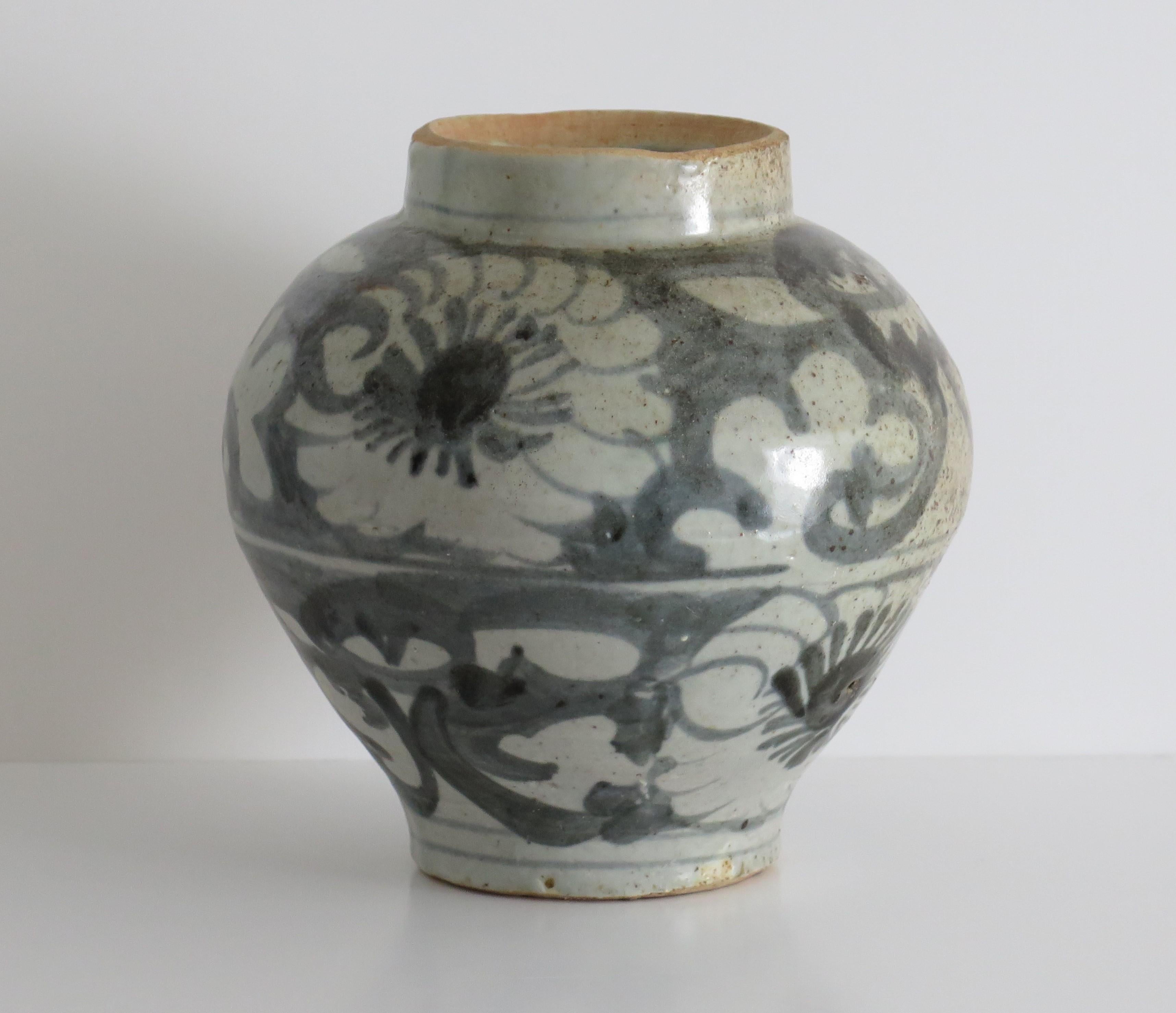 Ceramic Chinese Porcelain Ming Provincial Jar or Vase Blue & White, Jiajing 16th Century For Sale