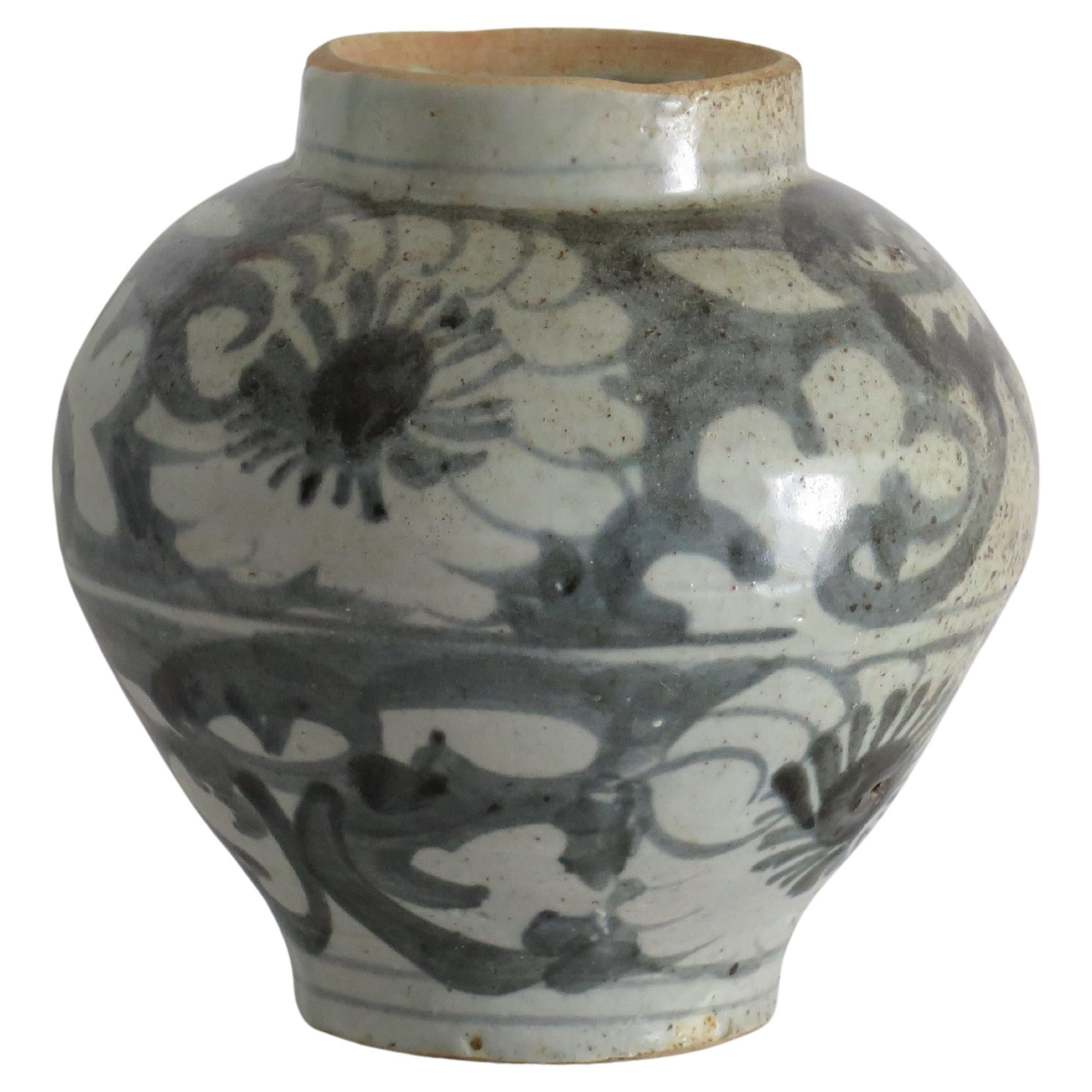 Chinese Porcelain Ming Provincial Jar or Vase Blue & White, Jiajing 16th Century