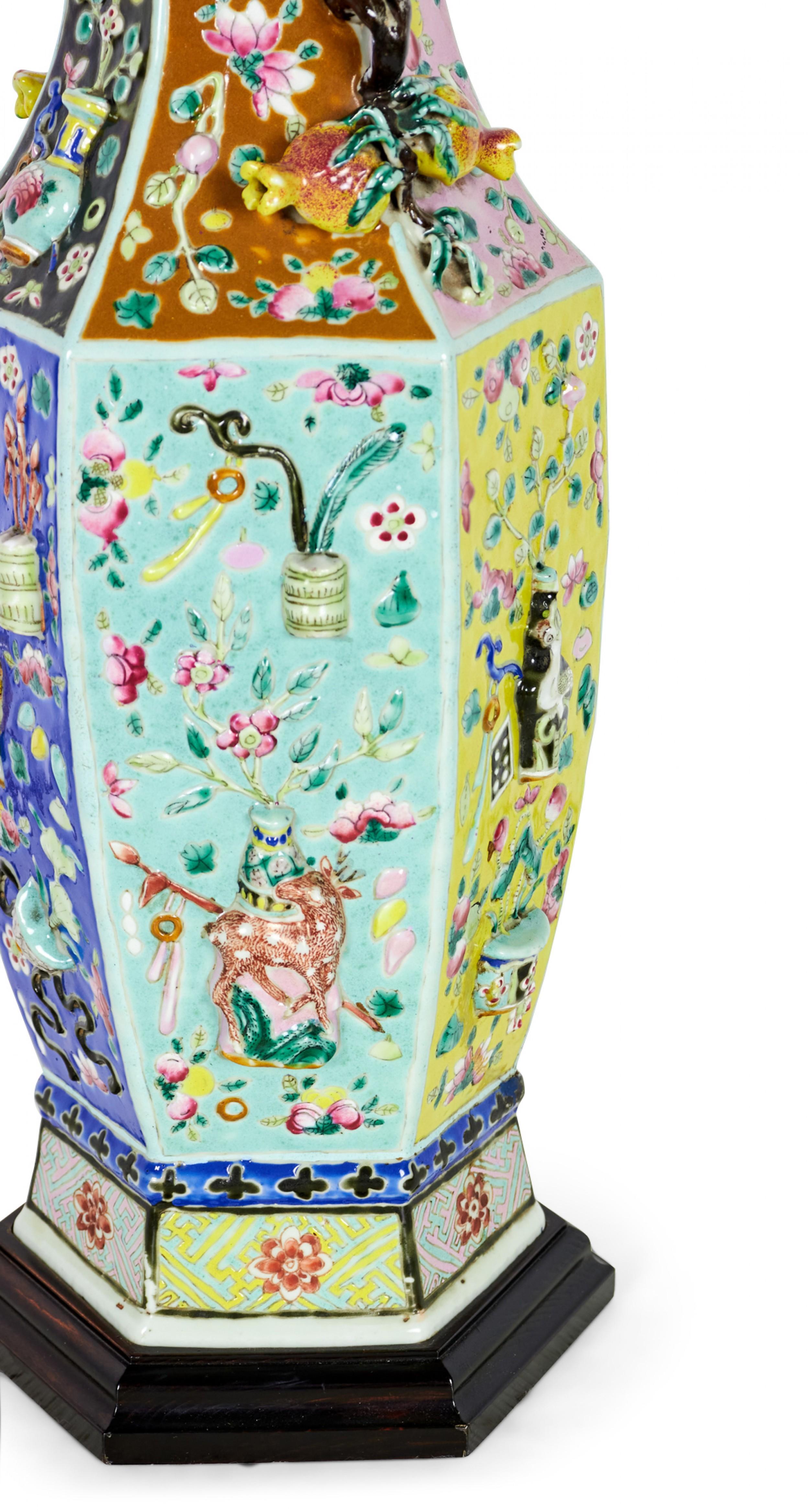 Lámpara de mesa de porcelana china octogonal multicolor con motivos florales y jarrón Exportación china en venta