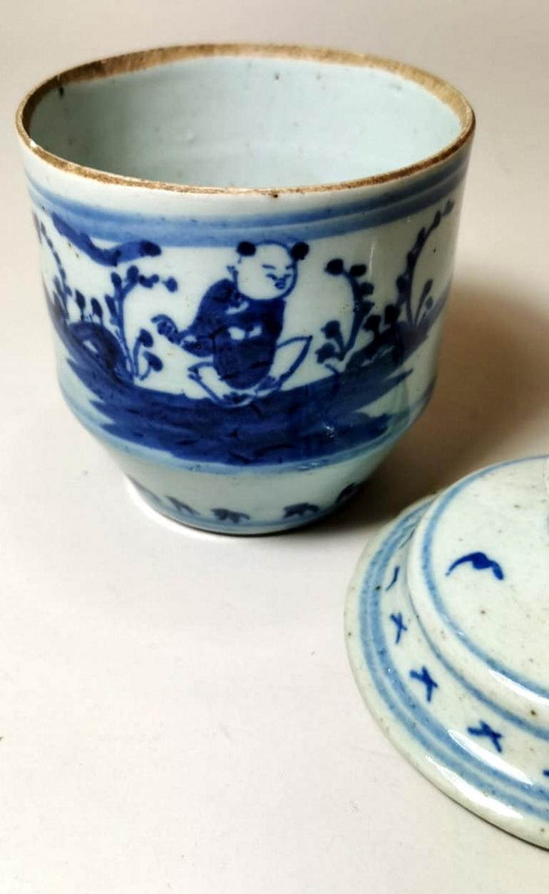Chinese Porcelain Pair of Ginger Jars Decorations in Cobalt Blue For Sale 3