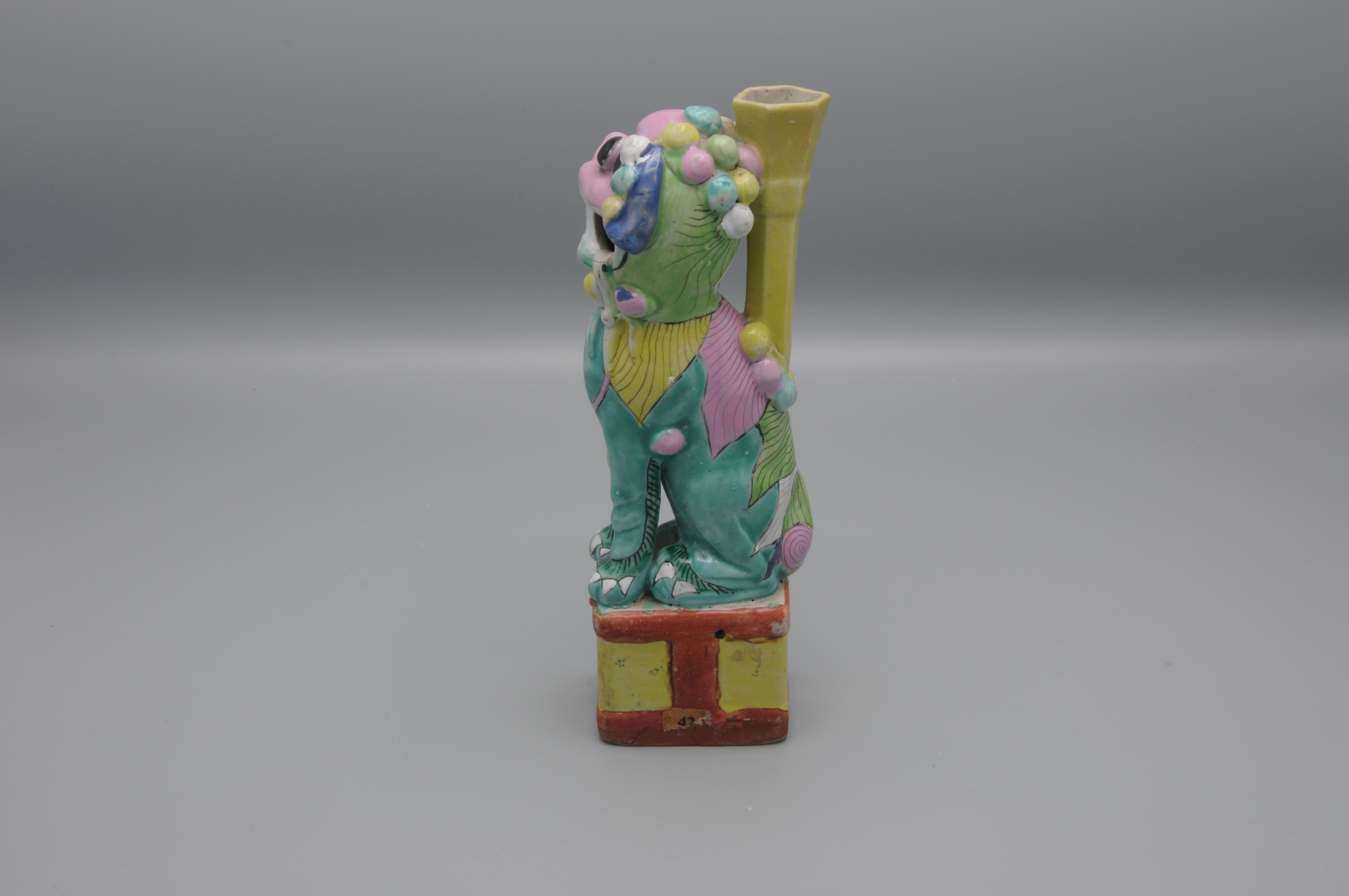 Perro Foo de porcelana china al pastel en Bueno estado para la venta en DELFT, NL