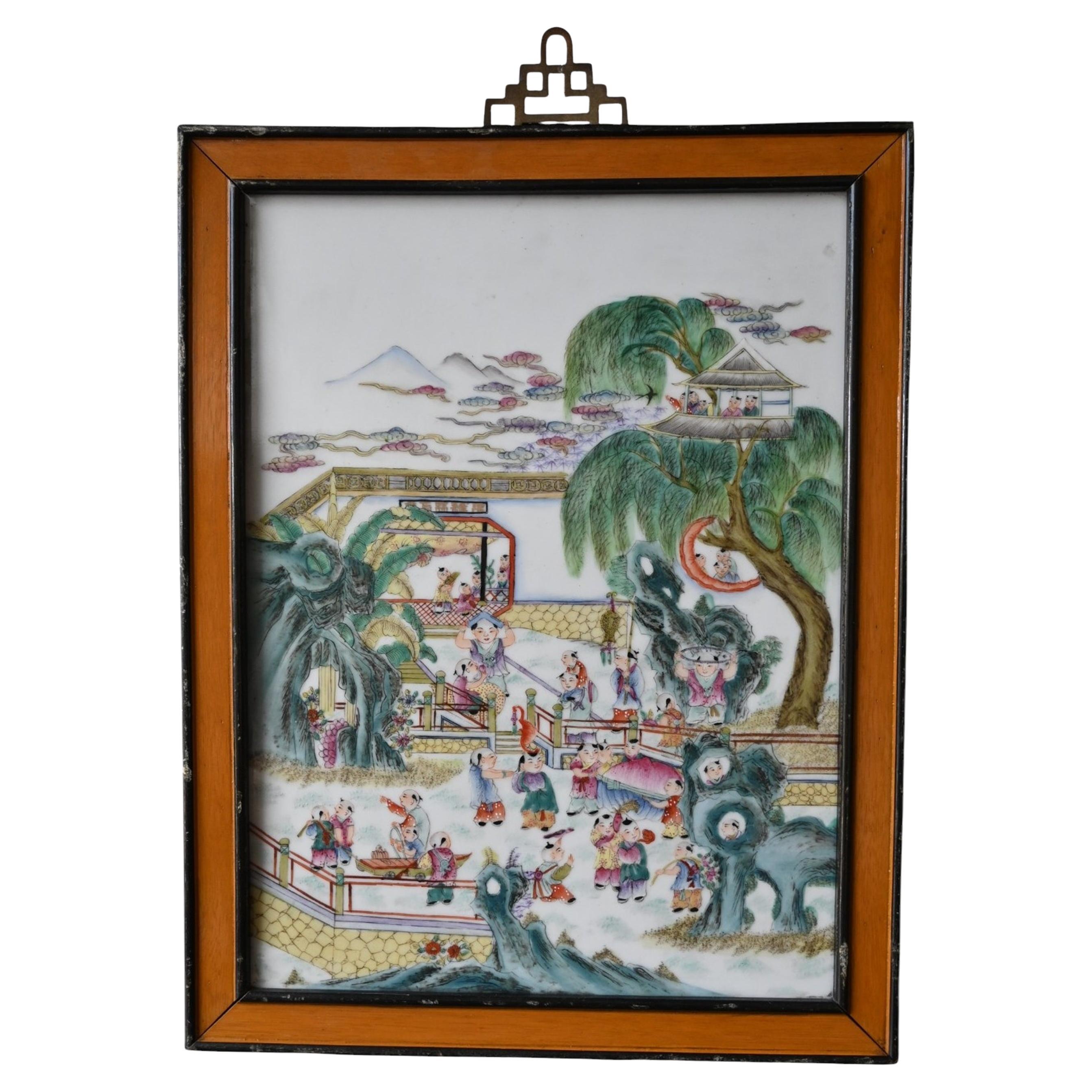 Plaque en porcelaine chinoise de la période républicaine - Motif "cent enfants".