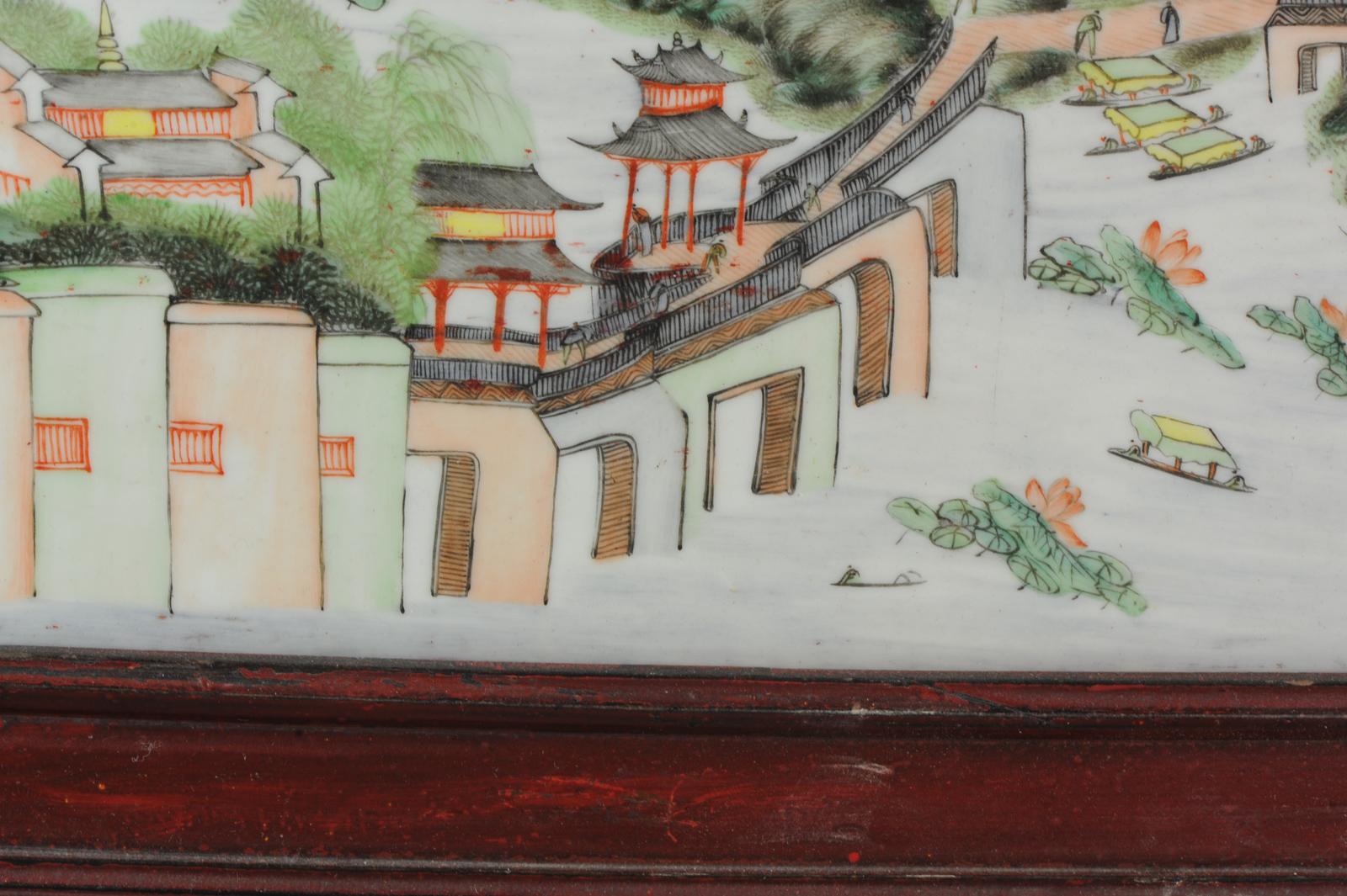Chinese Porcelain Plaque Painting Jingdezhen City Jiangxi Ca 1960 Famille Verte In Excellent Condition For Sale In Amsterdam, Noord Holland