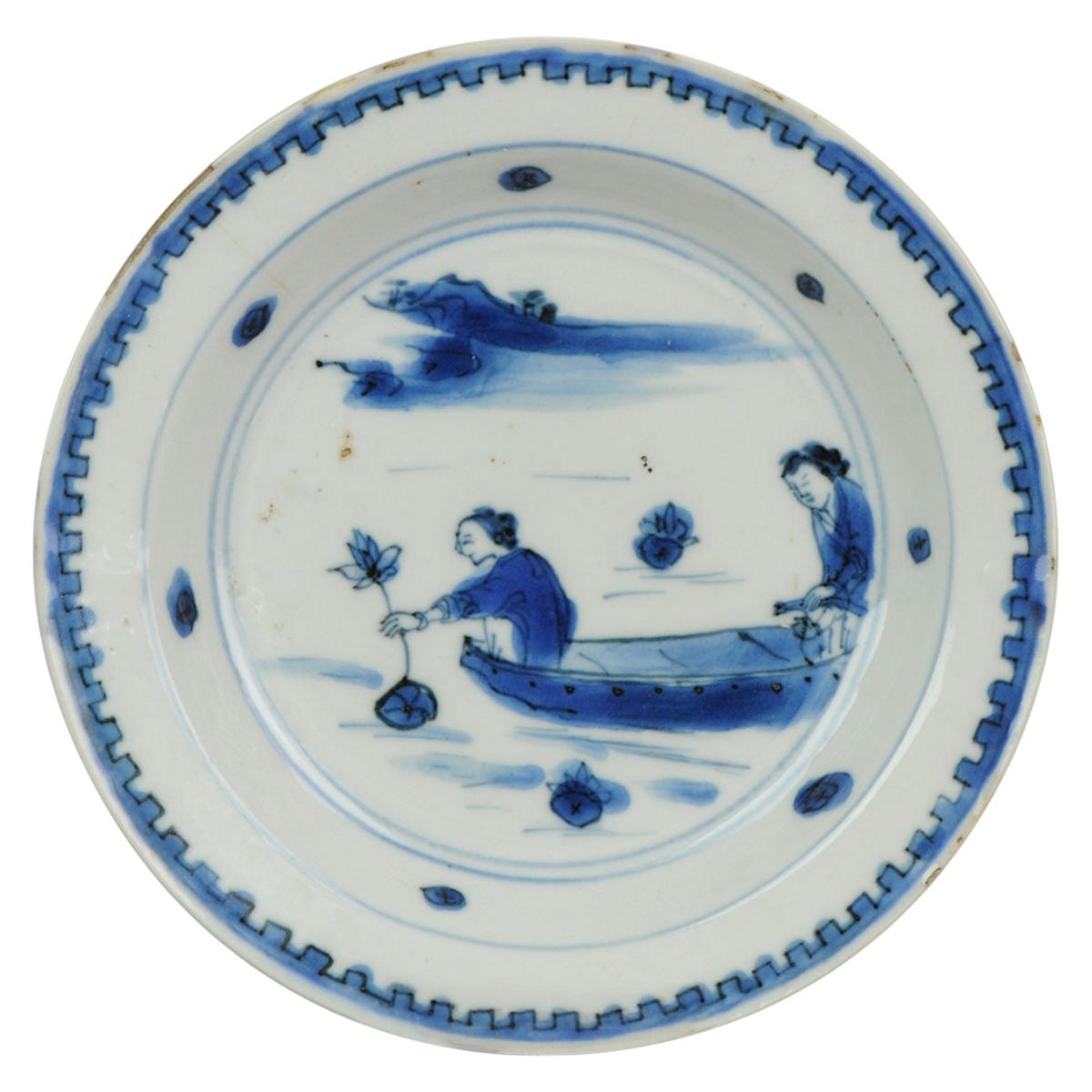 Assiette en porcelaine chinoise du 17ème siècle représentant la pêche à la lotus par la dynastie Ming Tianqi/Chongzhen en vente