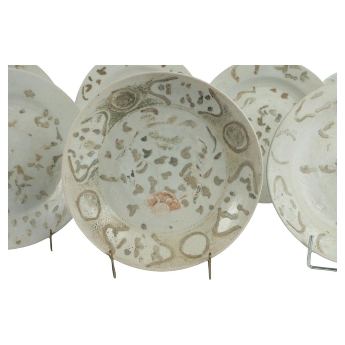 Chinese porcelain plate. 17th-century piece.