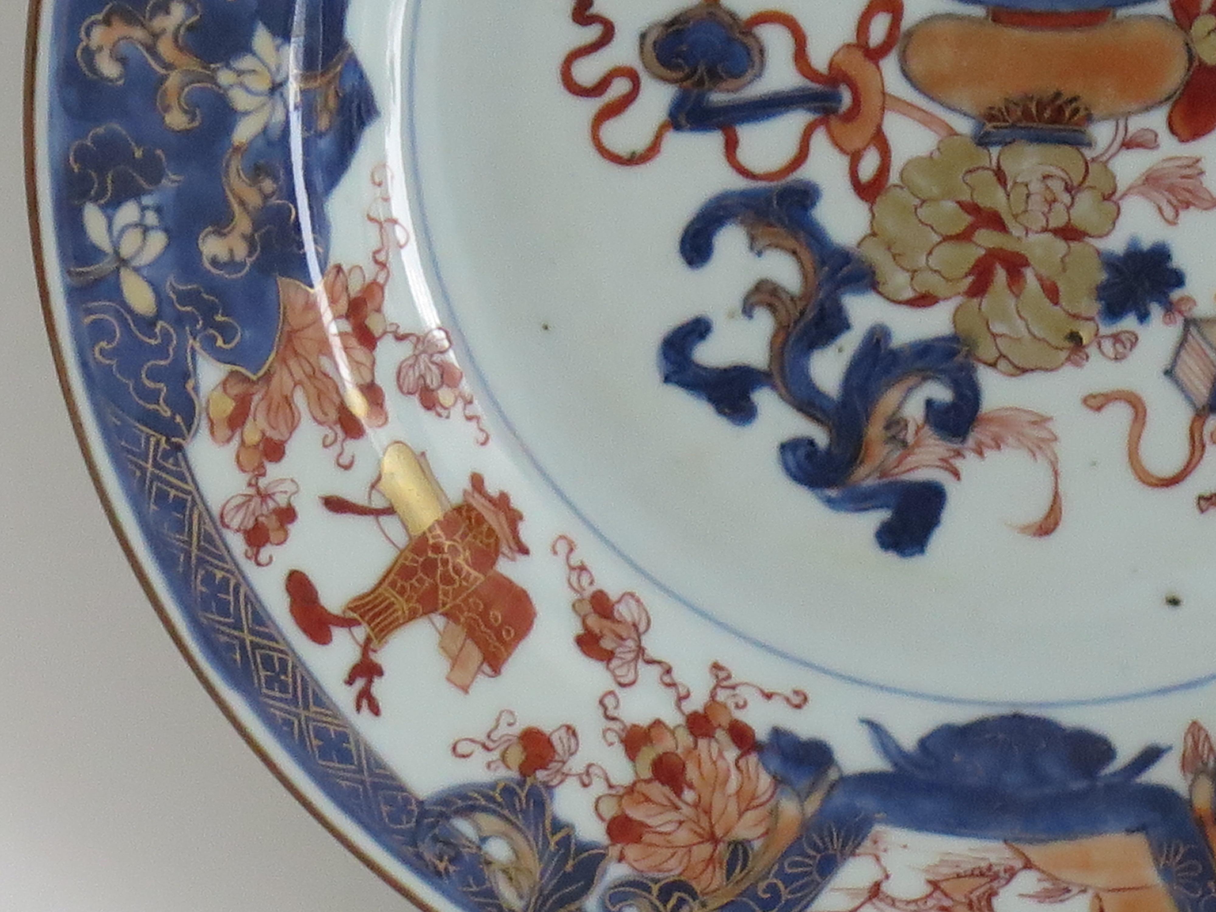 Chinese Porcelain Plate 'B' Finely Hand Decorated, Qing Kangxi, circa 1700 For Sale 4