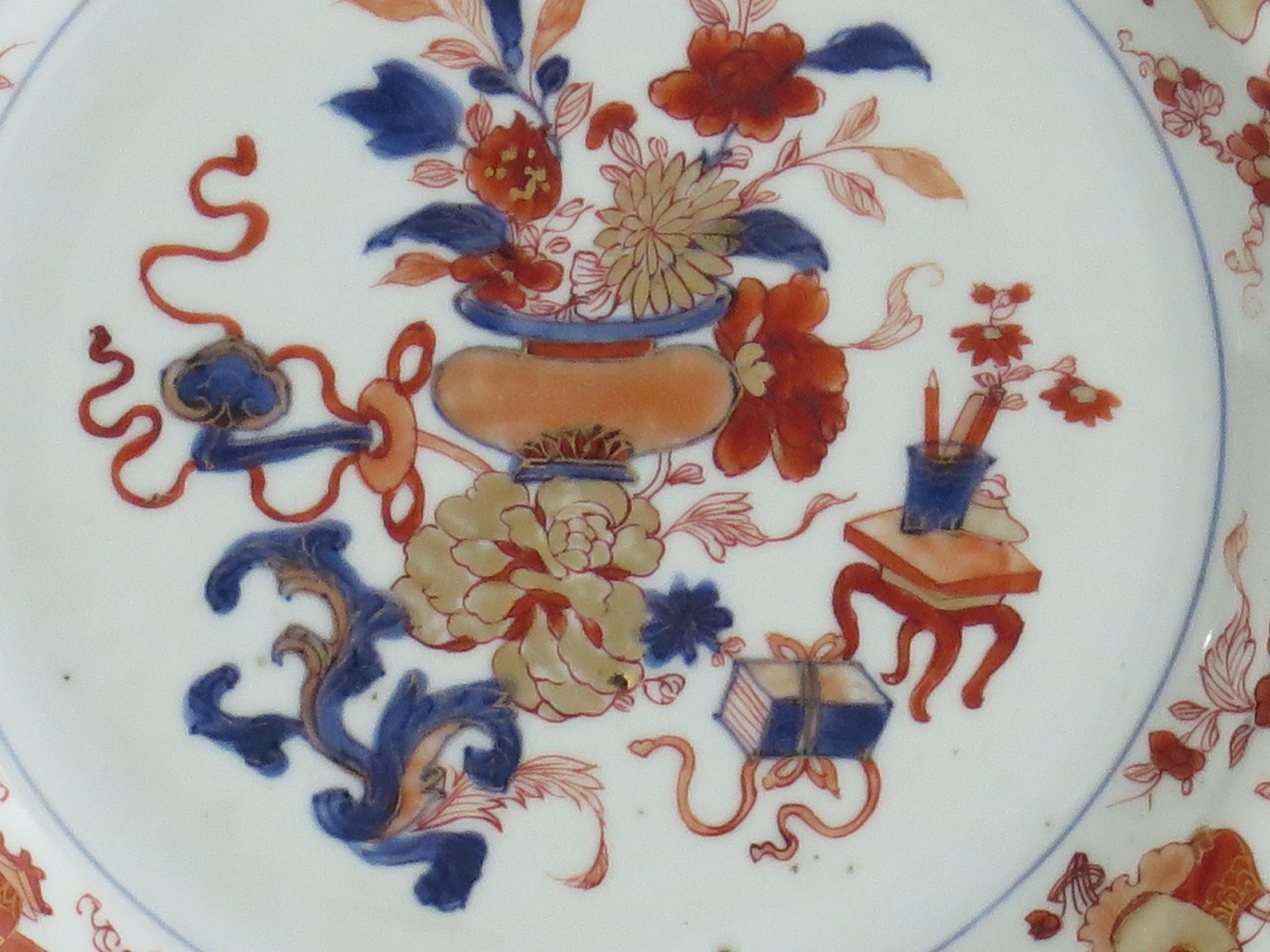 Chinese Porcelain Plate 'B' Finely Hand Decorated, Qing Kangxi, circa 1700 For Sale 6