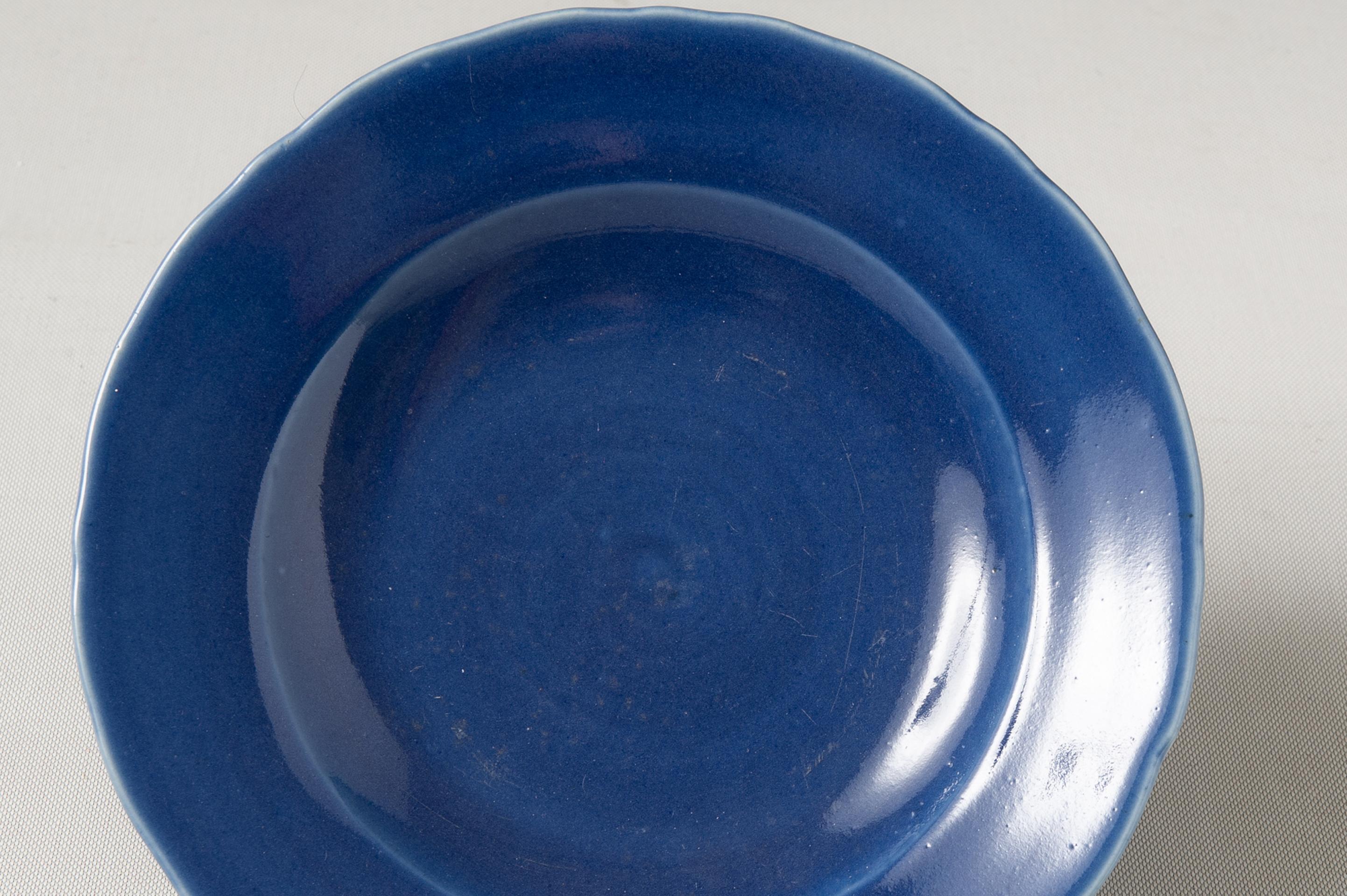 Rein, einfach, elegant, antik aus der 800 Ching-Dynastie: eine blaue Porzellanschale, die man überall hinstellen, bewundern und benutzen kann
wenn Sie Ihren Gästen etwas anbieten möchten.
Sehen Sie alle Collection'S unter meinem Namen Enrica