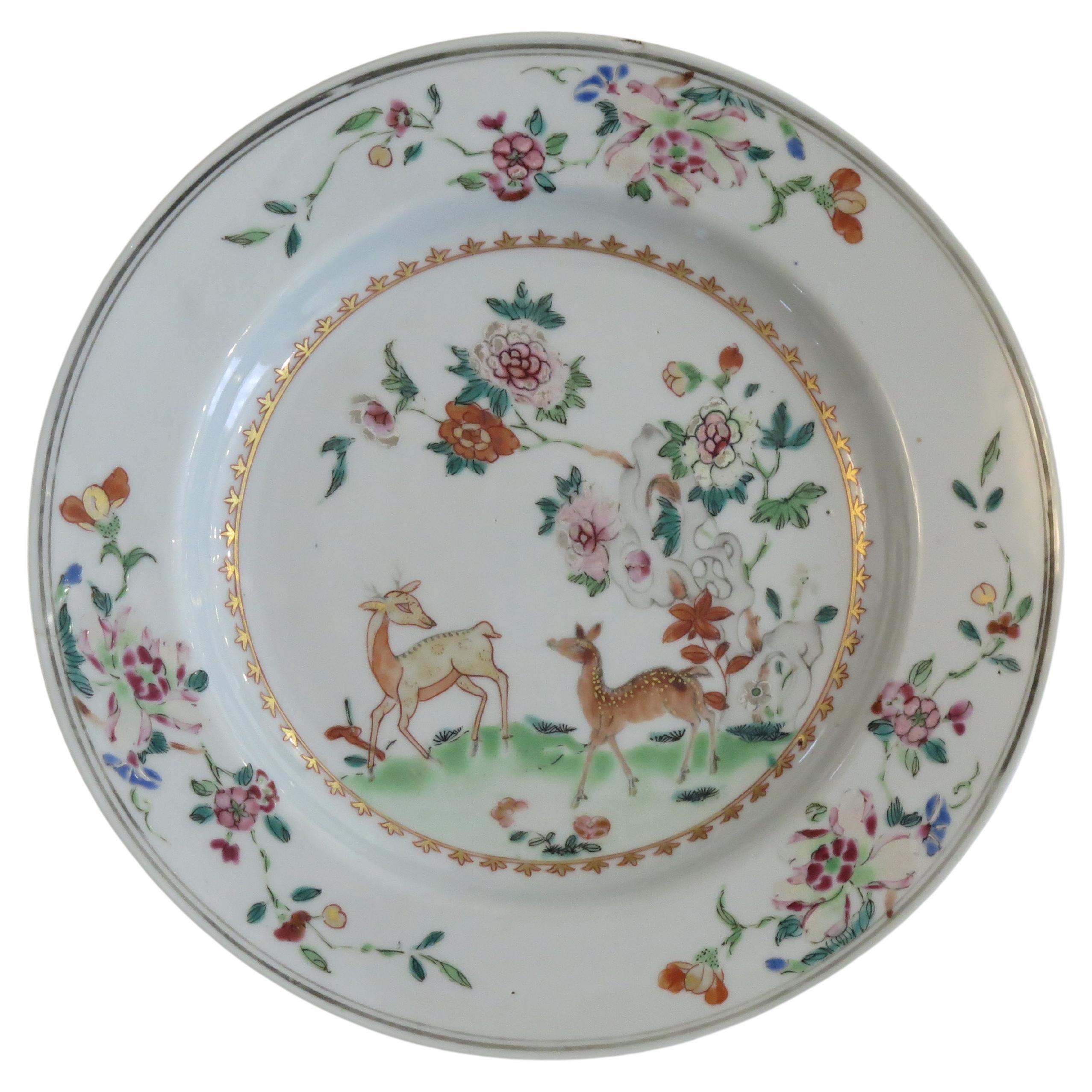 Assiette en porcelaine chinoise Famille-Rose Deux Cerfs, Qing Yongzheng vers 1730 en vente