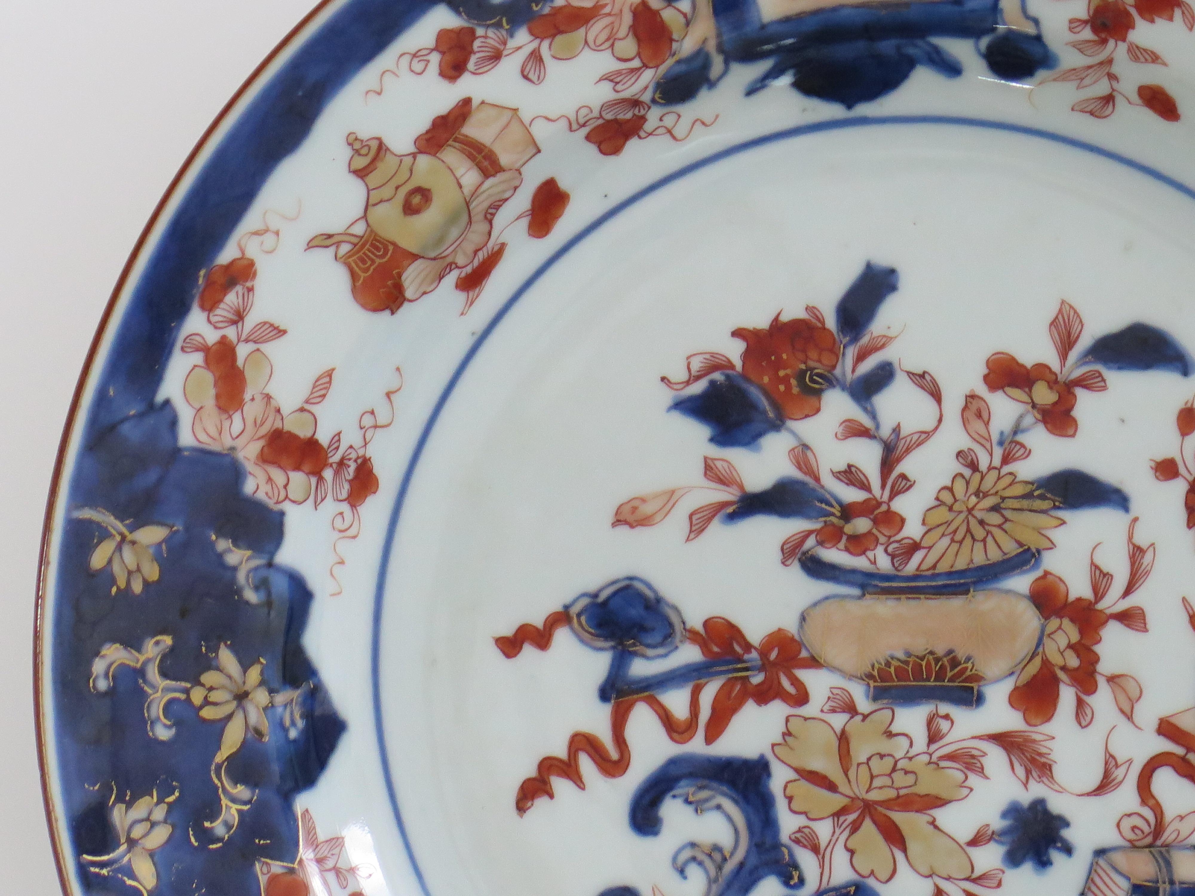 Chinese Porcelain Plate Finely Hand Decorated, Qing Kangxi, circa 1700 For Sale 6