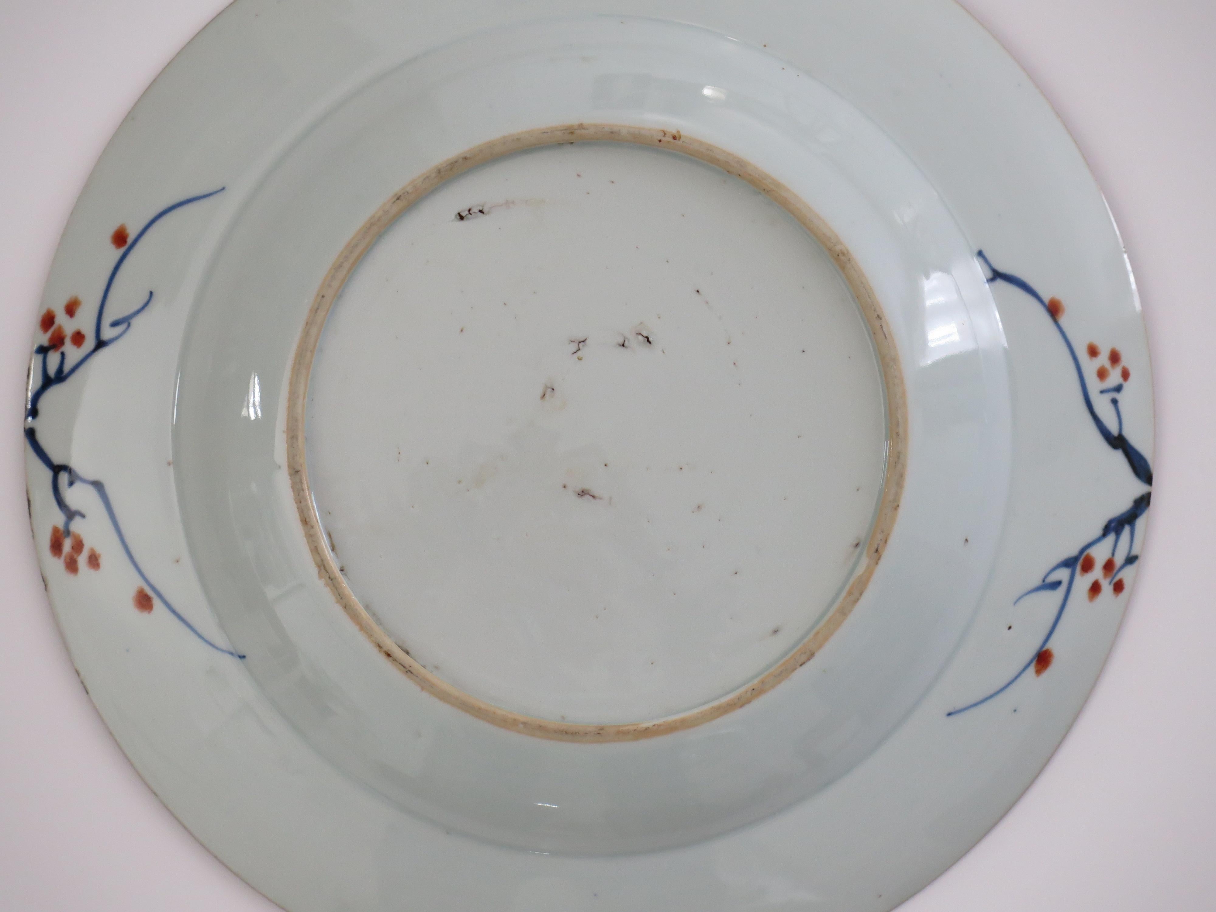 Chinese Porcelain Plate Finely Hand Decorated, Qing Kangxi circa 1700 For Sale 11