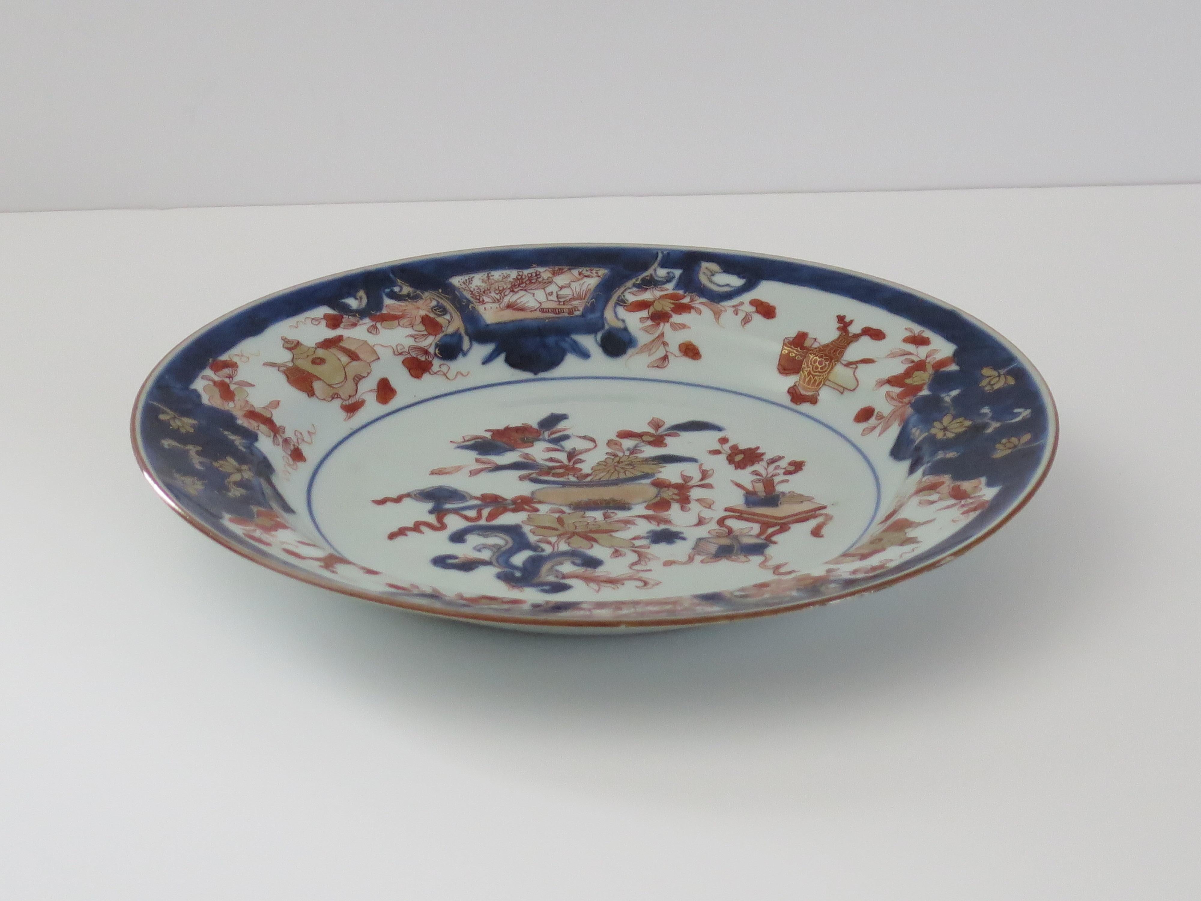 This is a beautifully hand painted Chinese Export porcelain Plate from the Qing, Kangxi period, (1662-1722), circa 1700. 

The plate is of large dinner plate size with a 10 inch diameter. It is finely potted with a carefully cut base rim and a