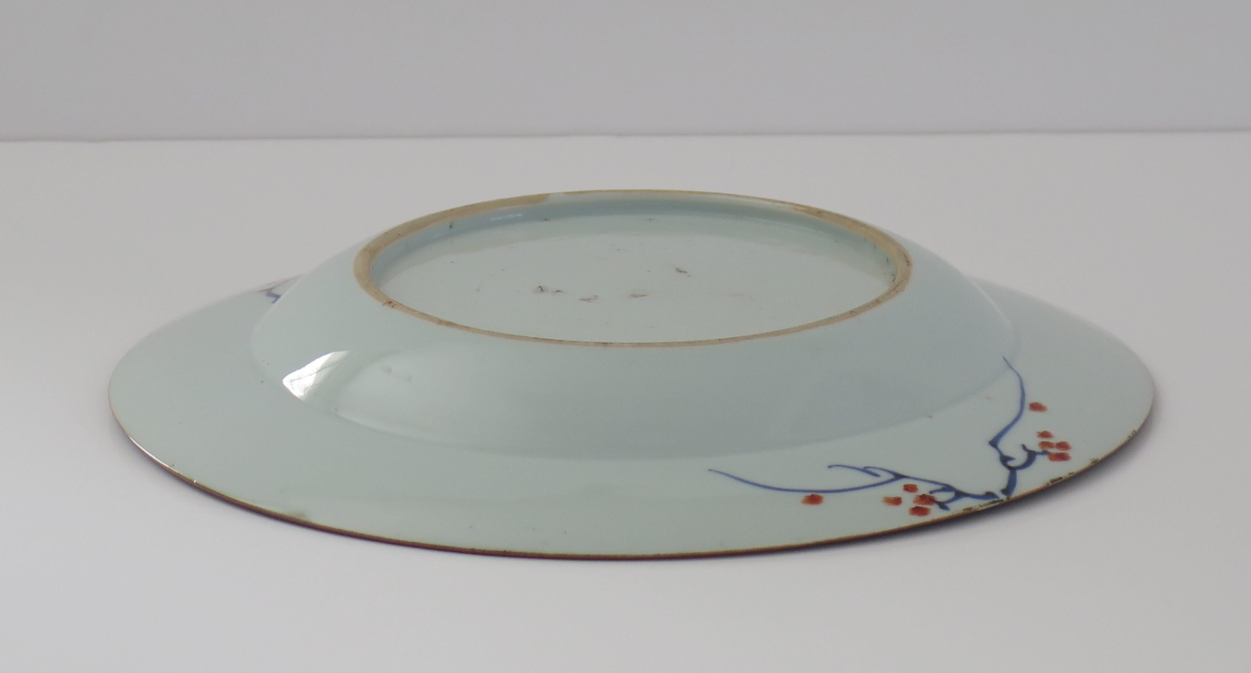 Plato de porcelana china del periodo Kangxi finamente decorado a mano, hacia 1700 Pintado a mano en venta
