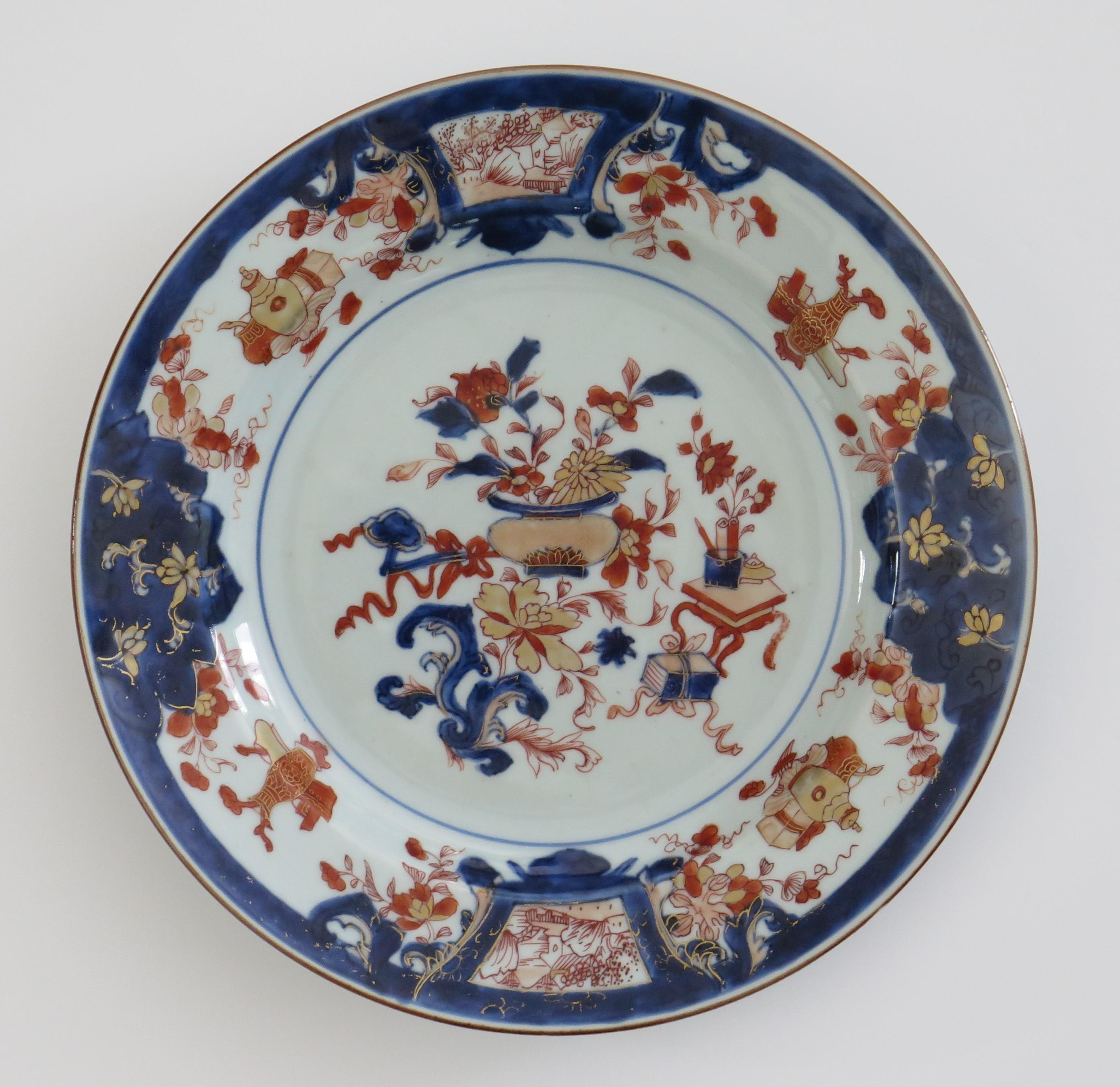 18th Century Chinese Porcelain Plate Finely Hand Decorated, Qing Kangxi circa 1700 For Sale