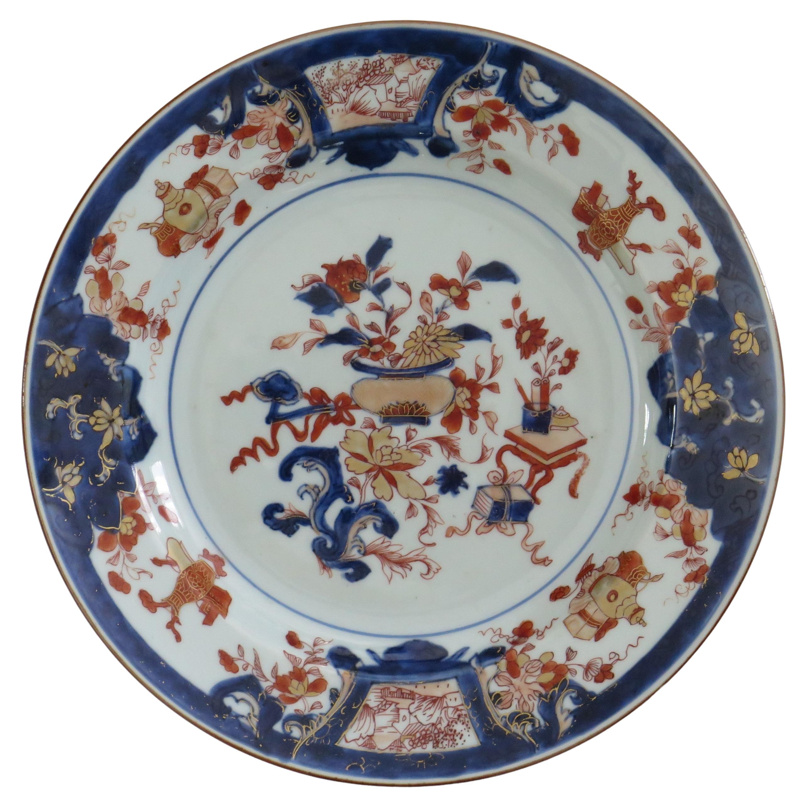 Assiette en porcelaine chinoise finement décorée à la main, Qing Kangxi circa 1700