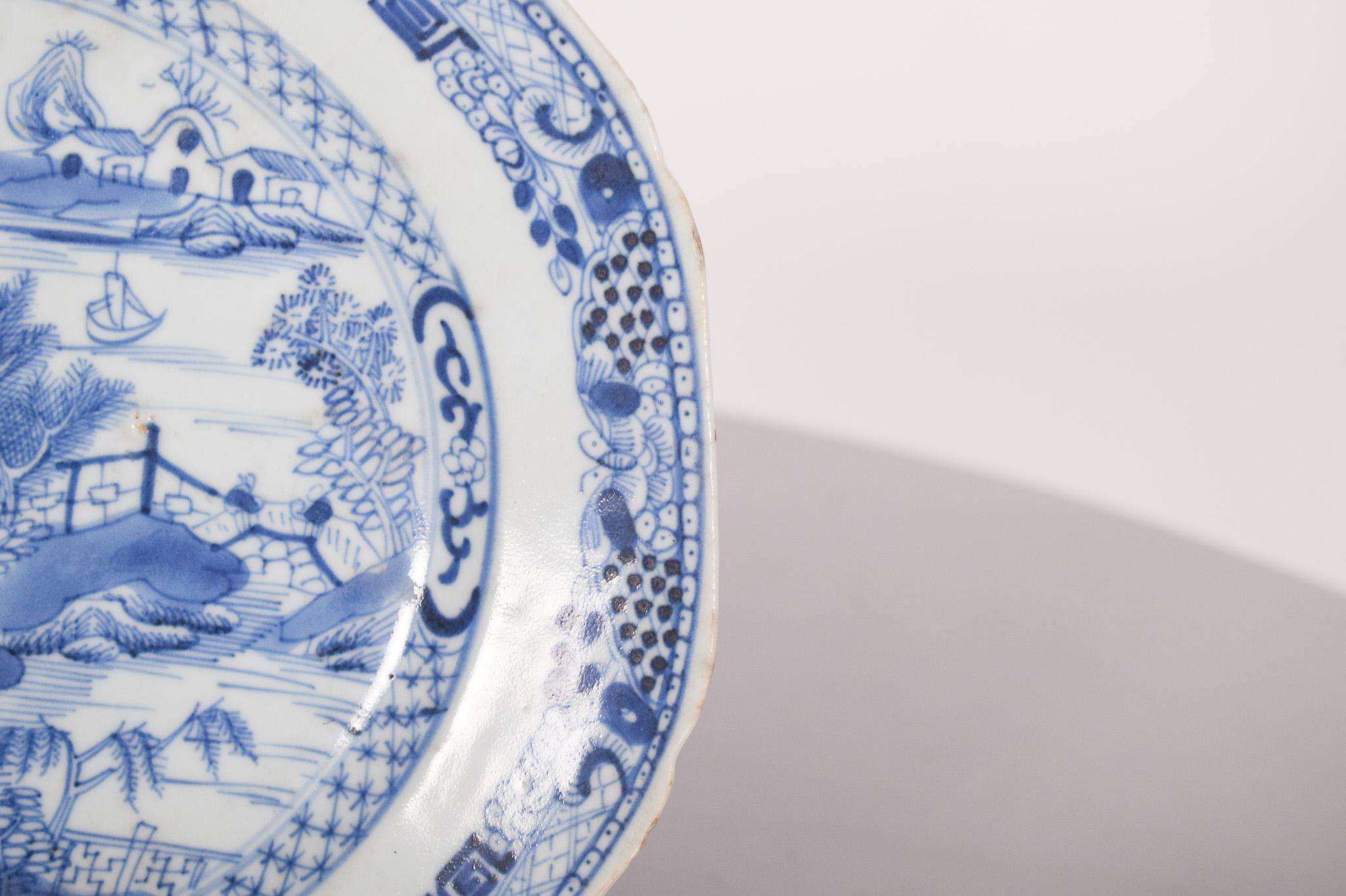 Assiette en porcelaine chinoise pour l'exportation, décoration bleue État moyen - En vente à Lisboa, Lisboa