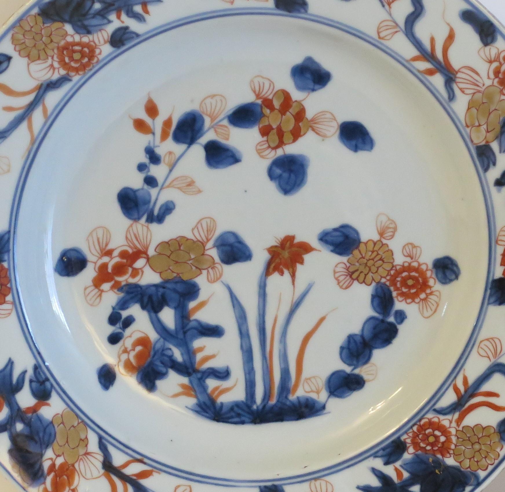 Hand-Painted Chinese Porcelain Plate or Bowl Qing Kangxi Mark and Period, Ca 1700 For Sale