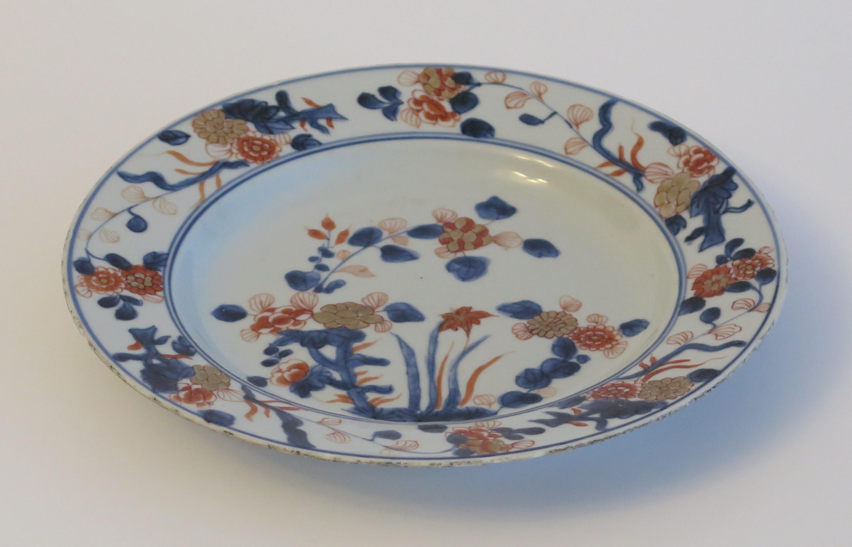 Chinese Porcelain Plate or Bowl Qing Kangxi Mark and Period, Ca 1700 In Good Condition For Sale In Lincoln, Lincolnshire