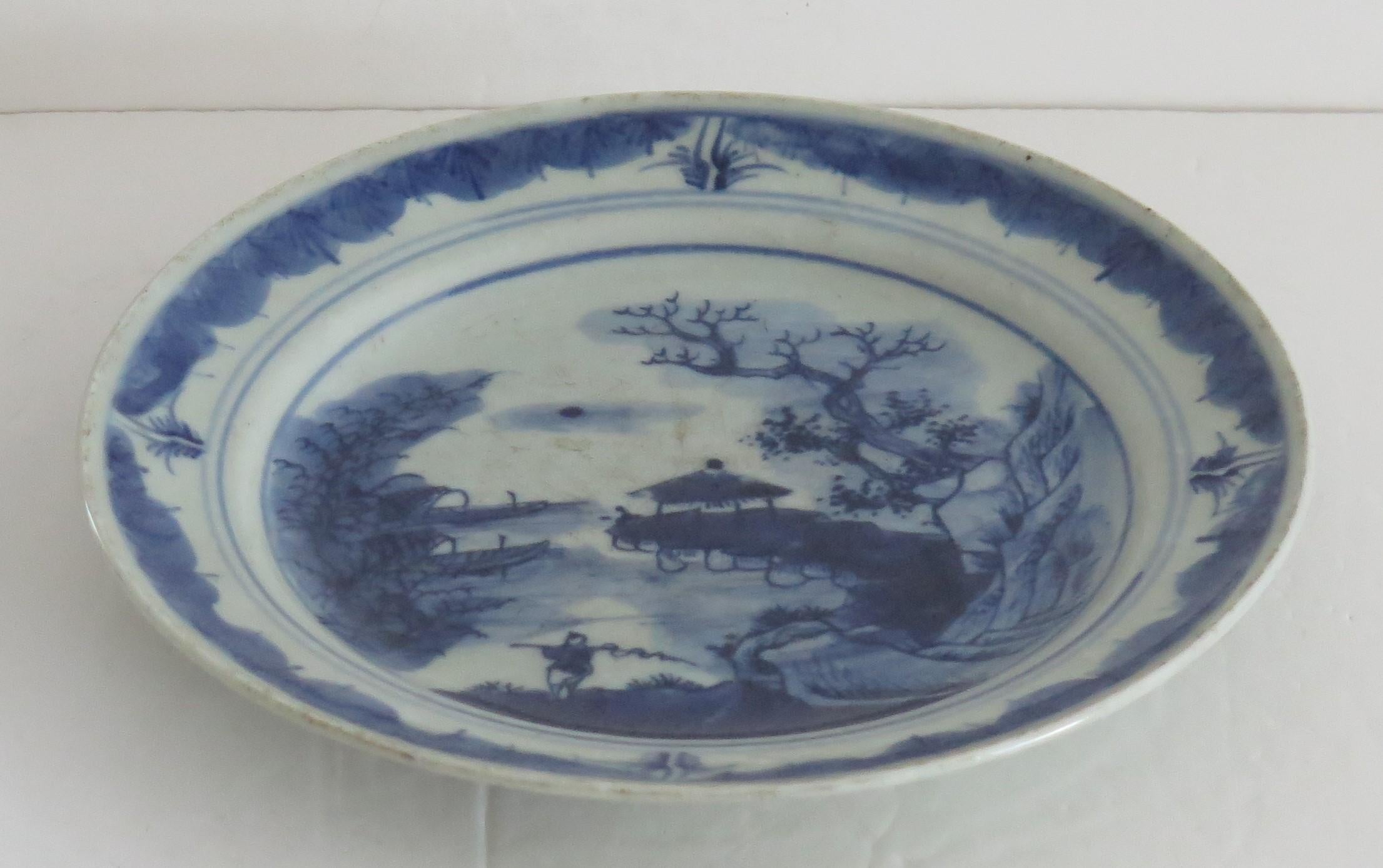 Chinese Porcelain Plate or Dish Hand Painted Blue & White, 18th Century Qing In Good Condition For Sale In Lincoln, Lincolnshire