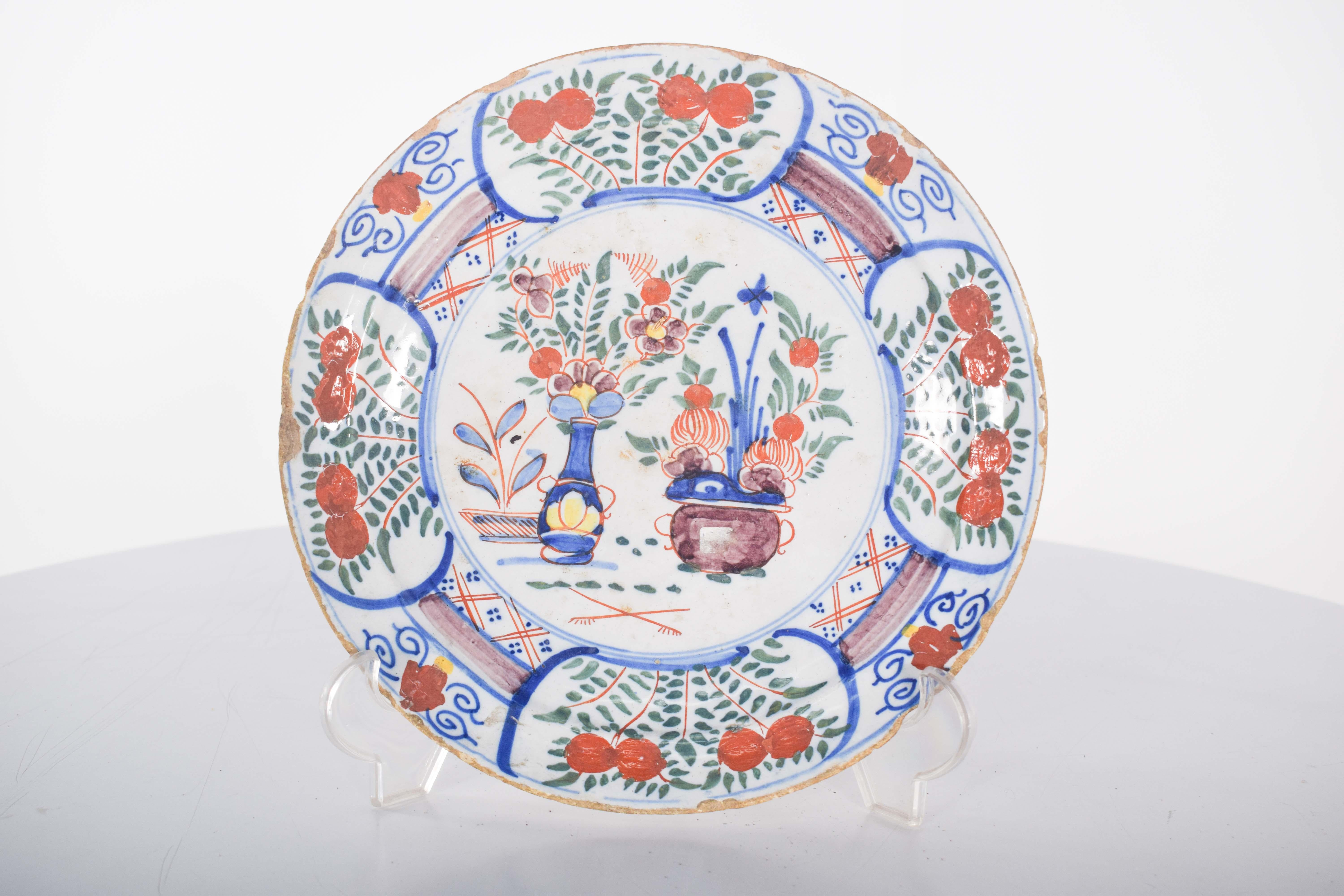 Plato de porcelana china, decoración policroma en azul Chino en venta