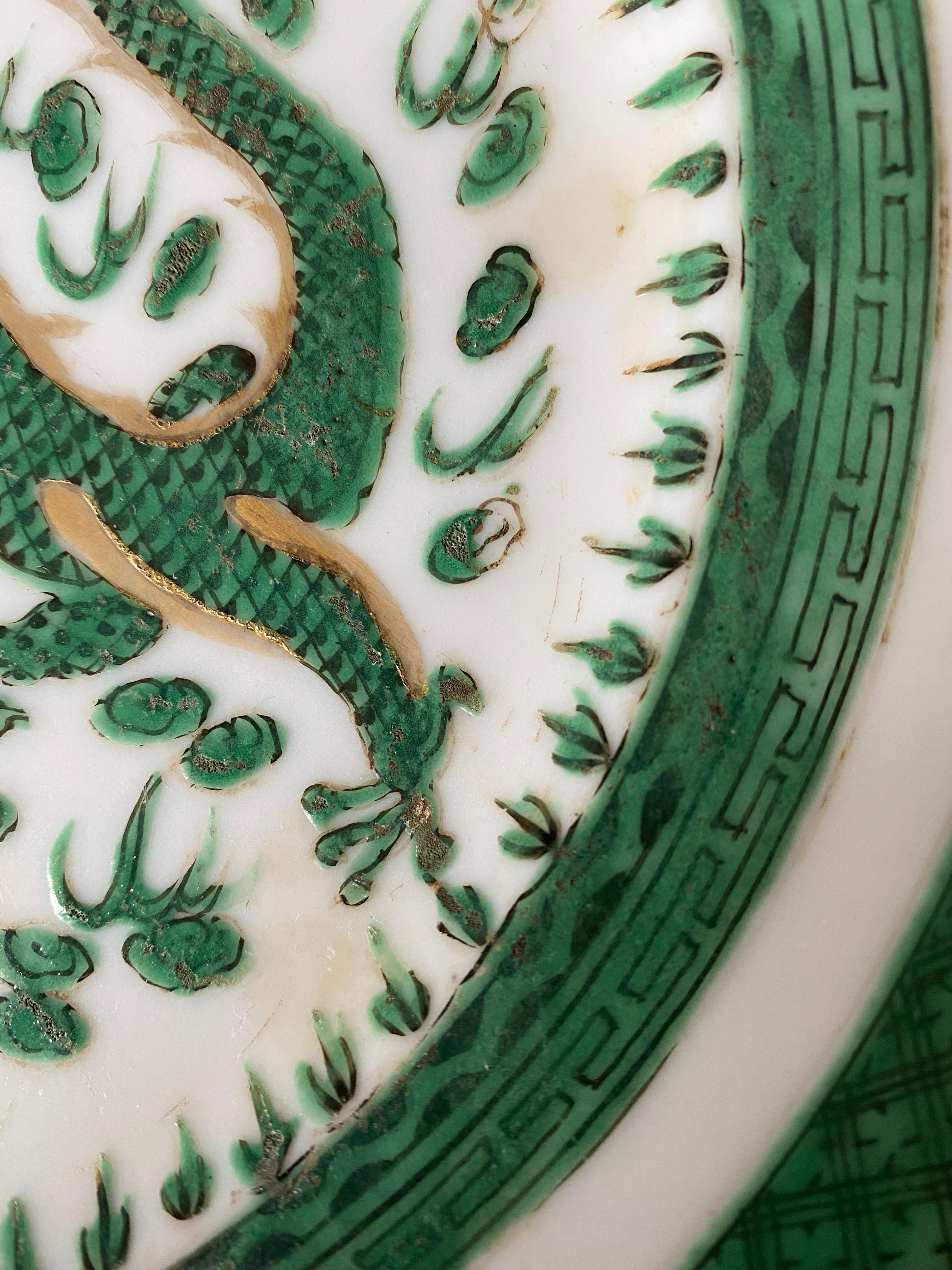 Ceramic Chinese Porcelain Plate with Dragon Decoration 