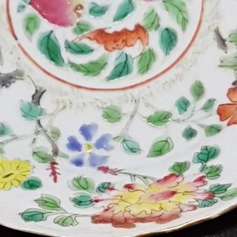 Chinese Porcelain Plate with Scalloped Edge For Sale 1