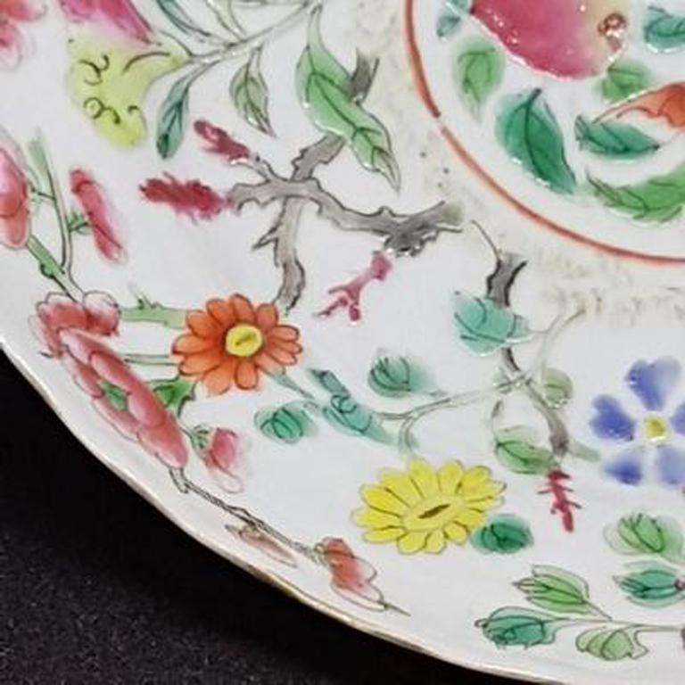 Chinese Porcelain Plate with Scalloped Edge For Sale 2