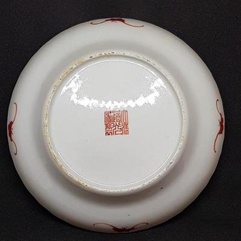 Chinese Porcelain Plate with Scalloped Edge For Sale 5