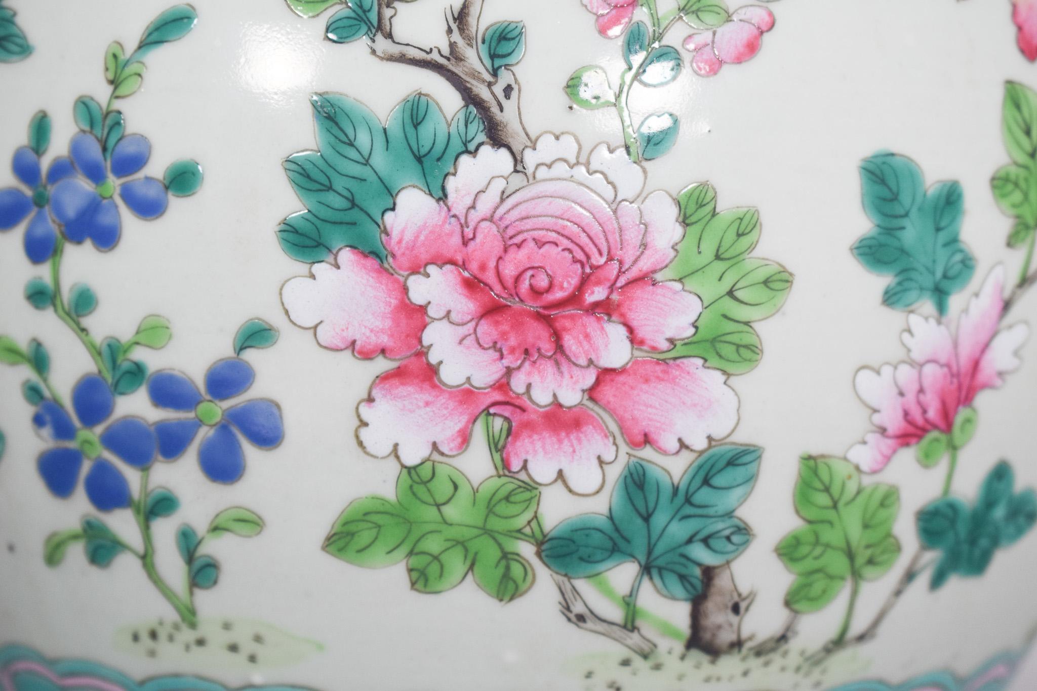 Olla de Porcelana China con Tapa, Decoración Policroma en venta 4