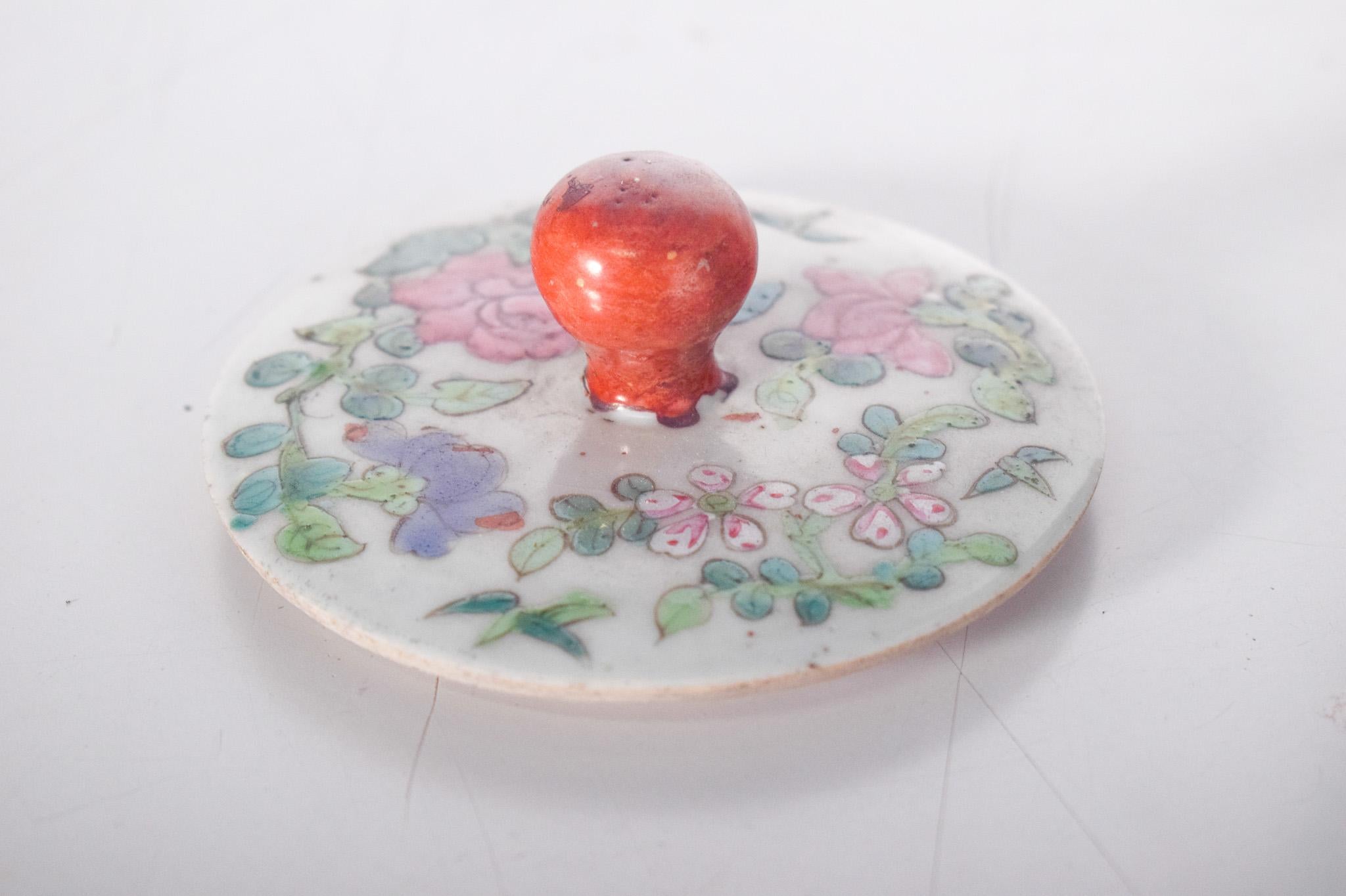 Olla de Porcelana China con Tapa, Decoración Policroma en venta 5