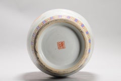 Vase en porcelaine chinoise ProC Immortals Qianlong Mark, Large 1970's/80's