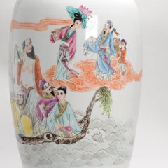 Vase en porcelaine chinoise ProC Immortals Qianlong Mark, Large 1970's/80's