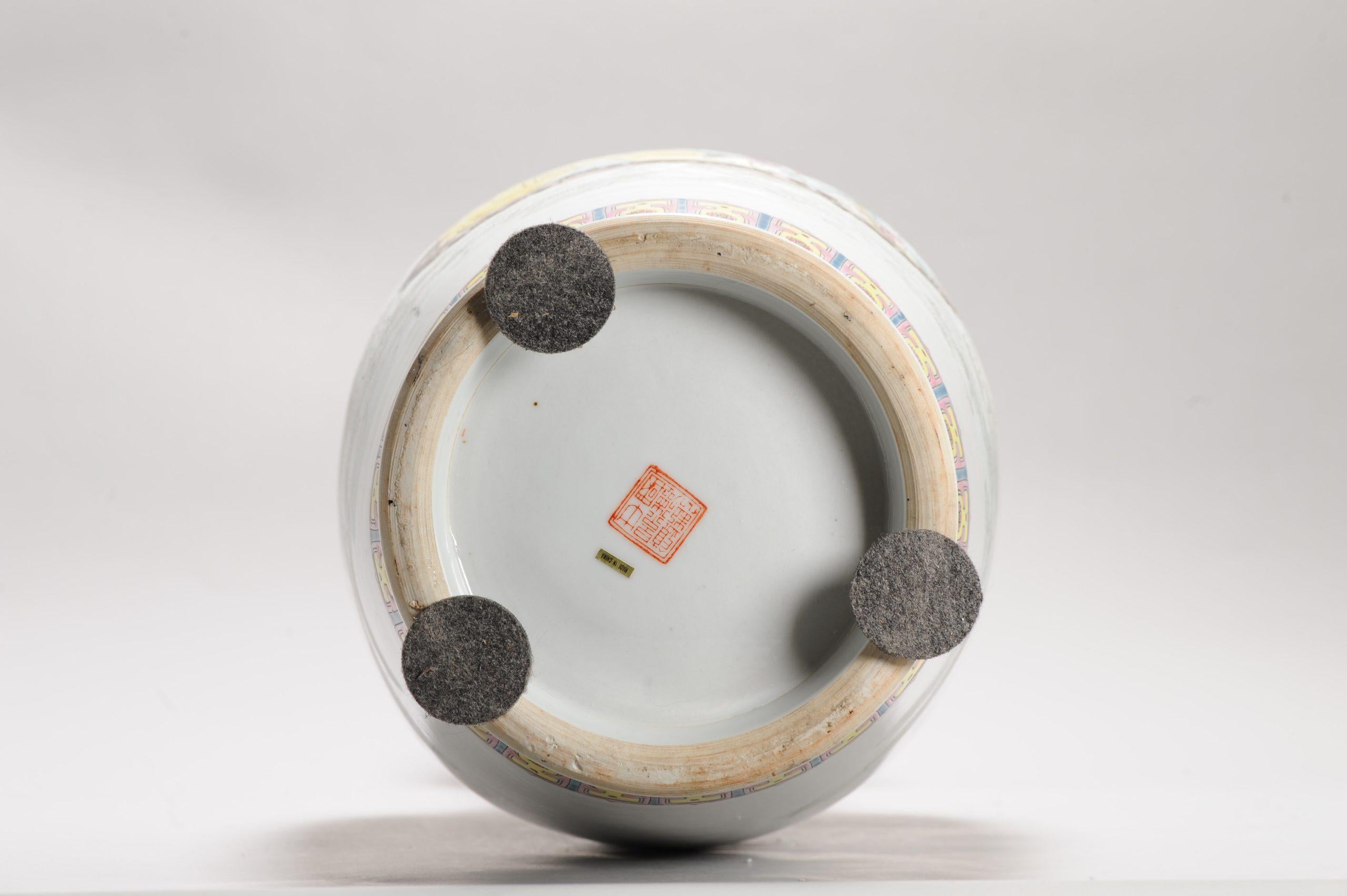 Cinese Vaso di porcellana cinese ProC Immortali marchio Qianlong, grande anni '70/'80 in vendita