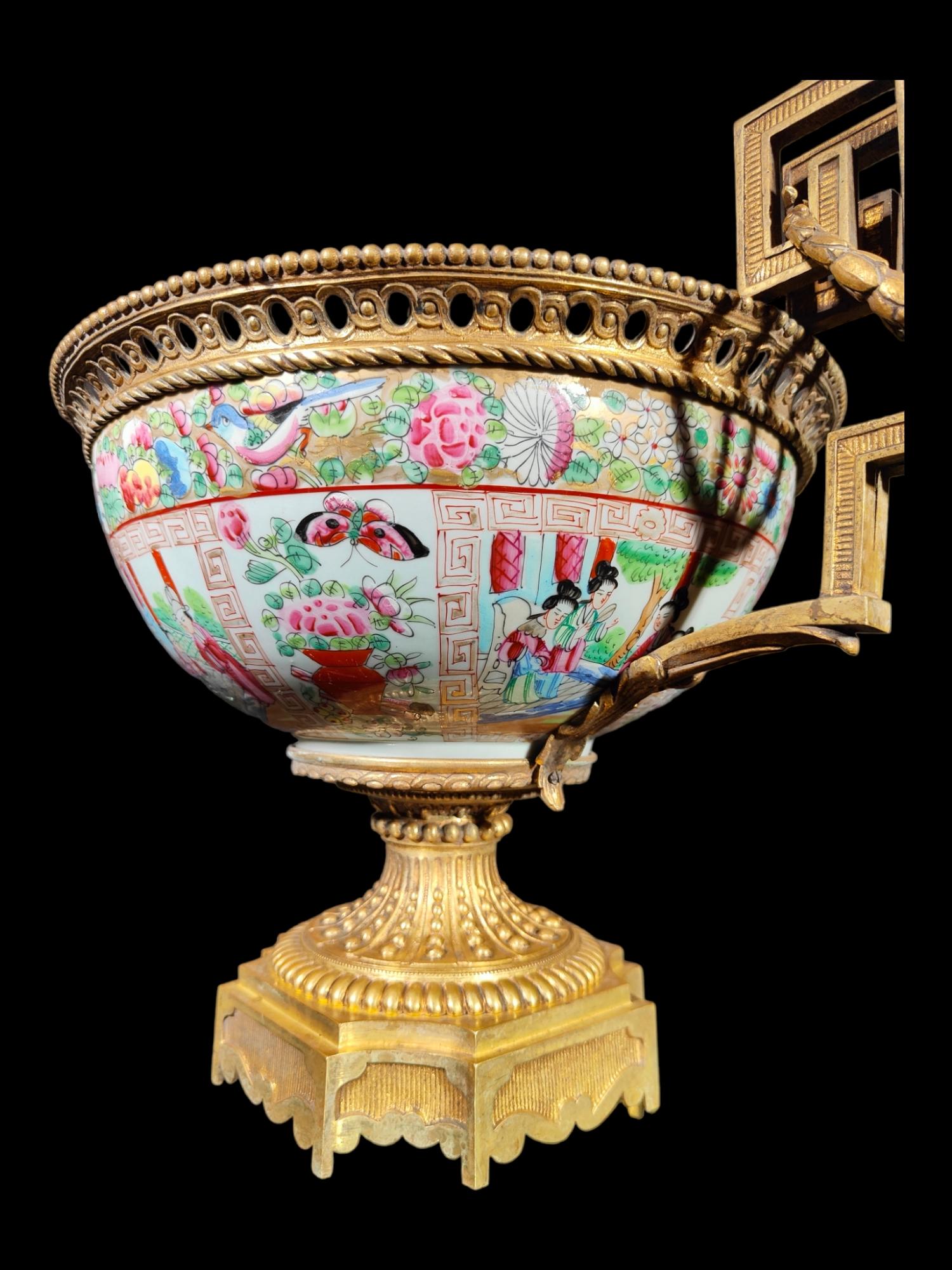 XIXe siècle Bol à punchs en porcelaine de Chine du 19ème siècle en vente
