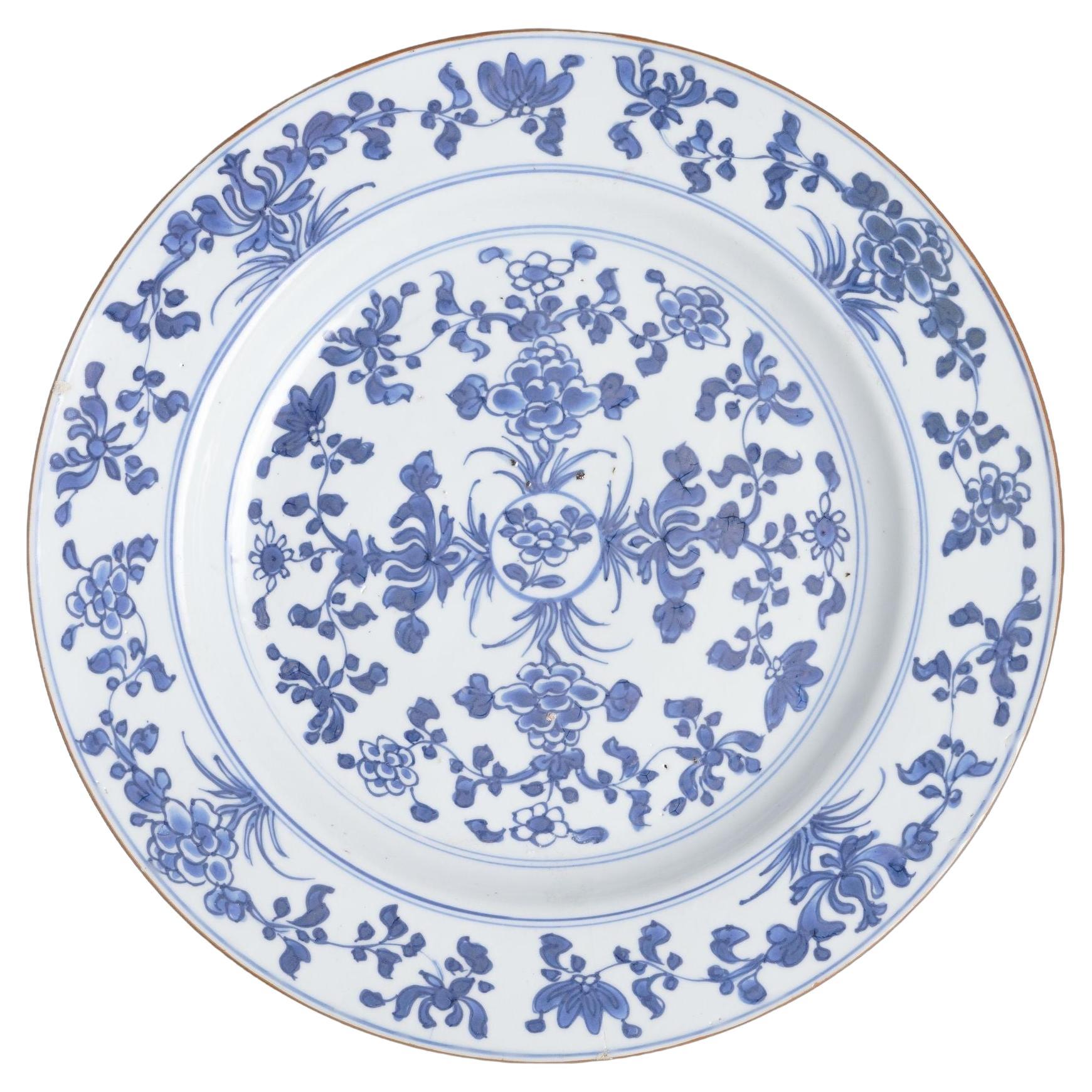 Cargador de porcelana china de Qianlong, c. 1710-20