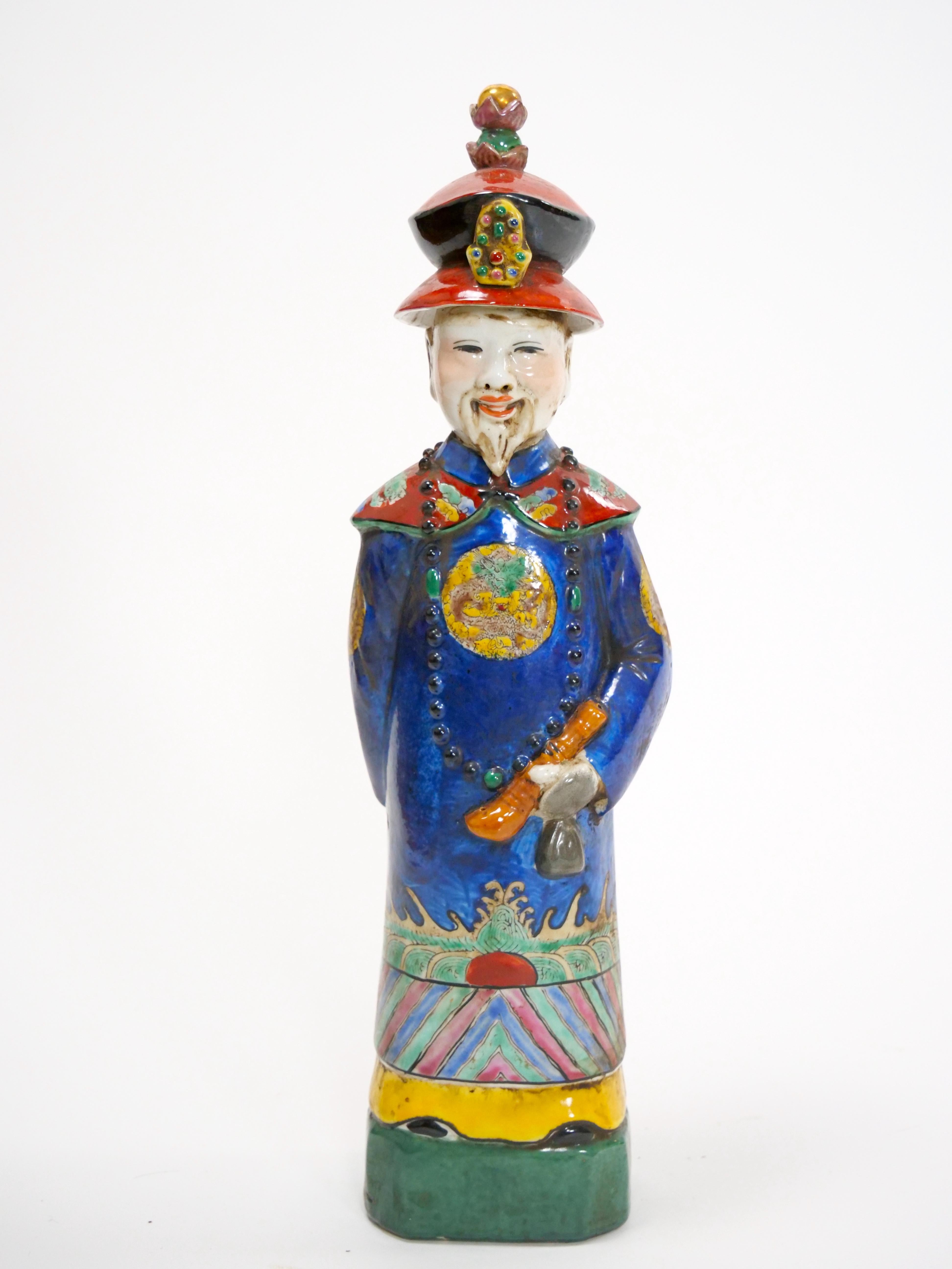 Figure décorative de l'empereur Qing en porcelaine chinoise en vente 2
