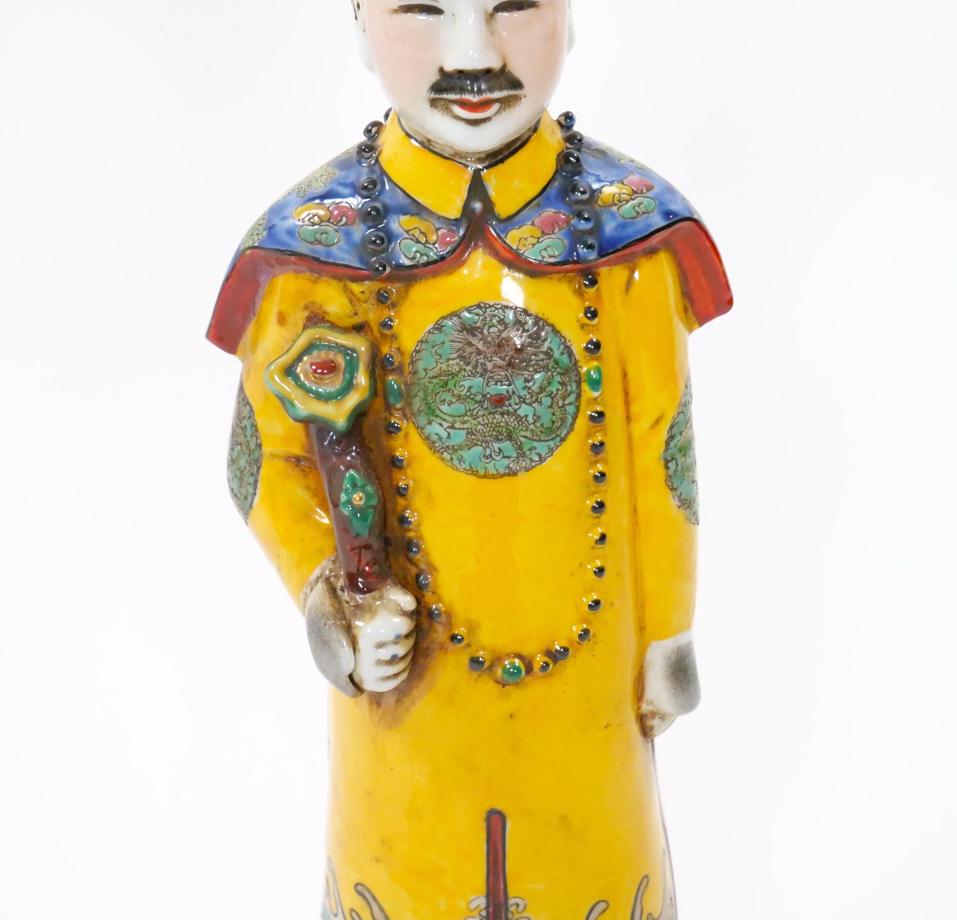 Figura decorativa de porcelana china Emperador Qing Exportación china en venta