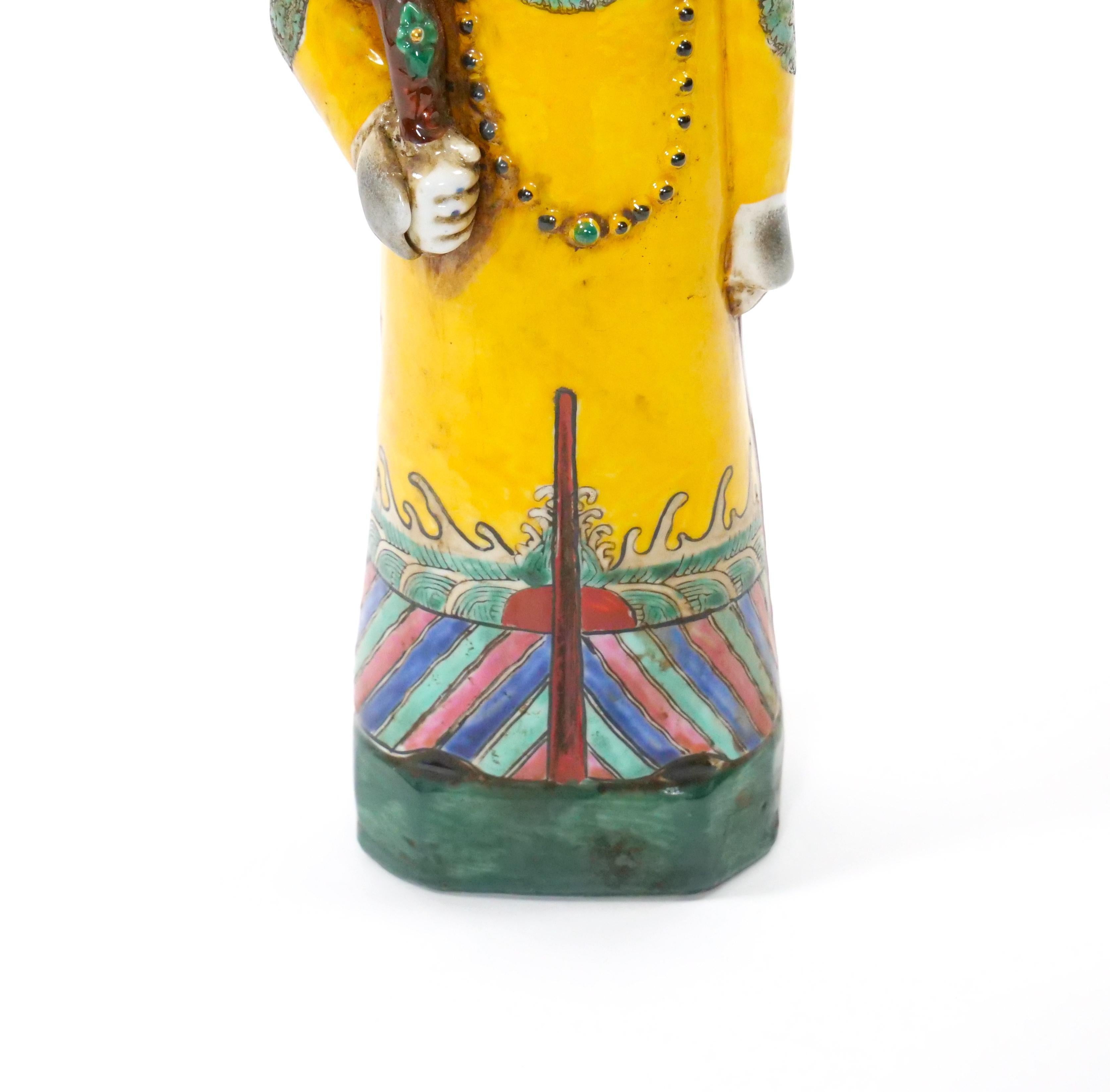 Figura decorativa de porcelana china Emperador Qing Chino en venta