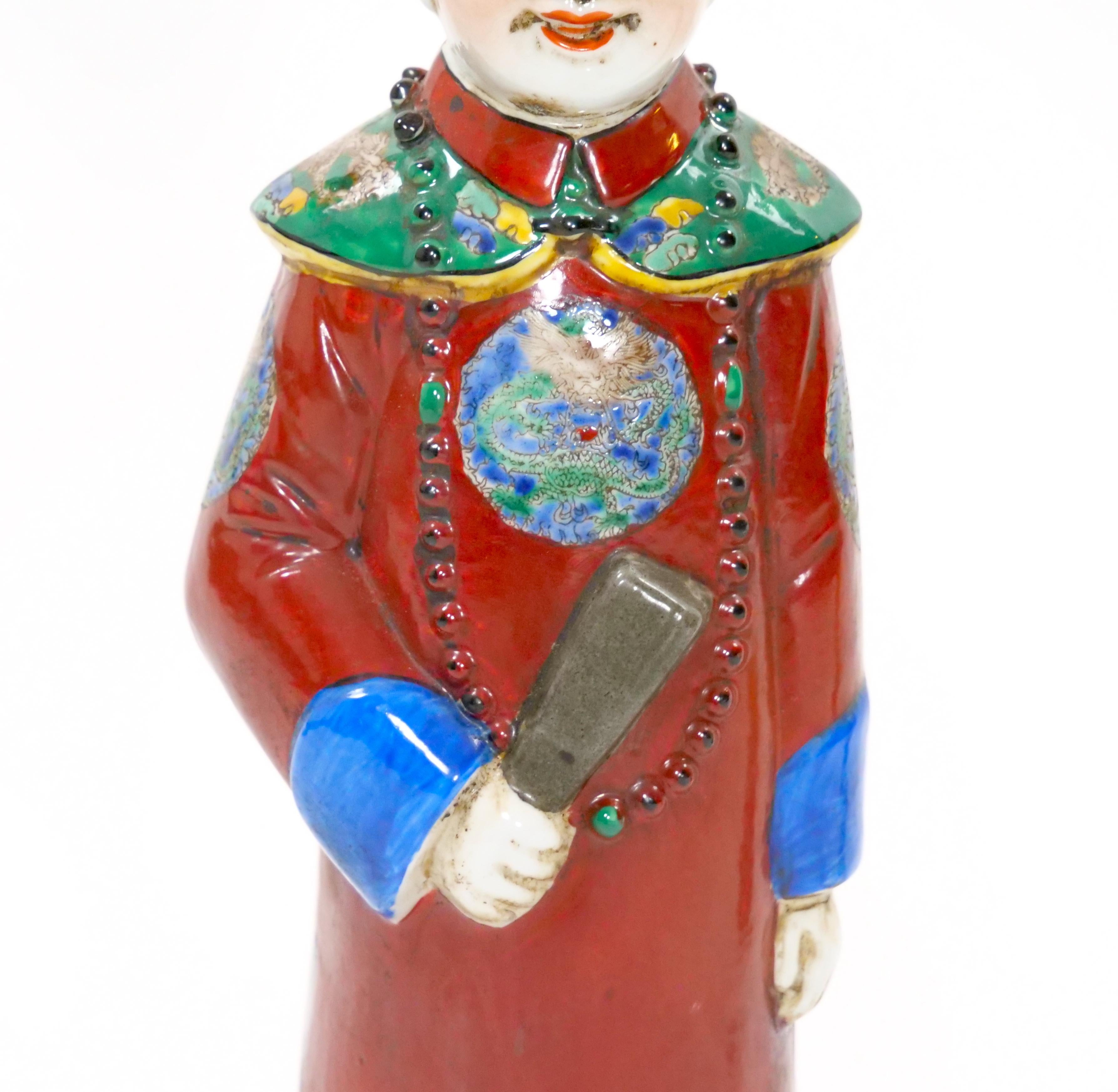 Chinese Porcelain Qing Emperor Decorative Figure In Good Condition For Sale In Tarry Town, NY