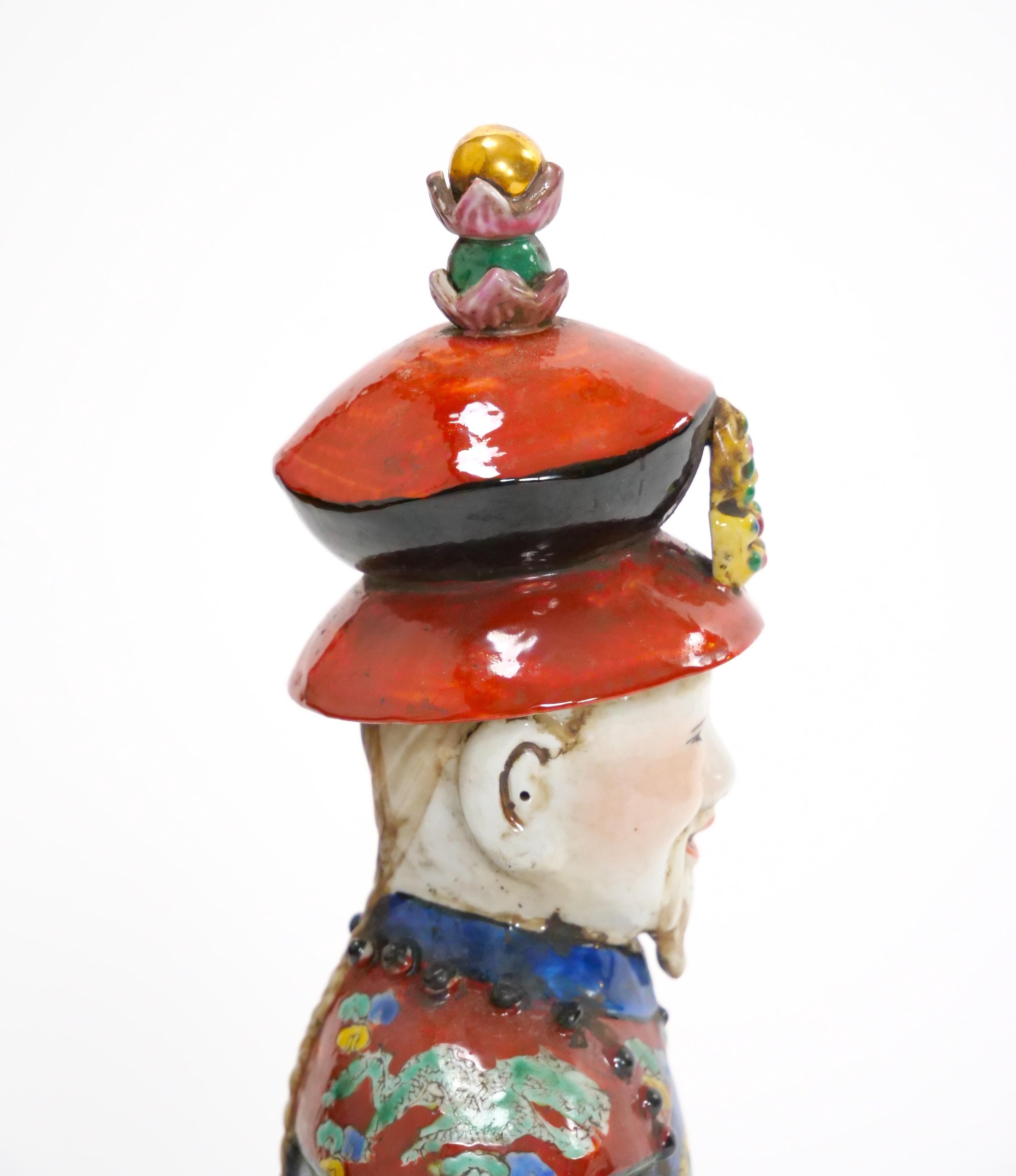 Figura decorativa de porcelana china Emperador Qing Glaseado en venta