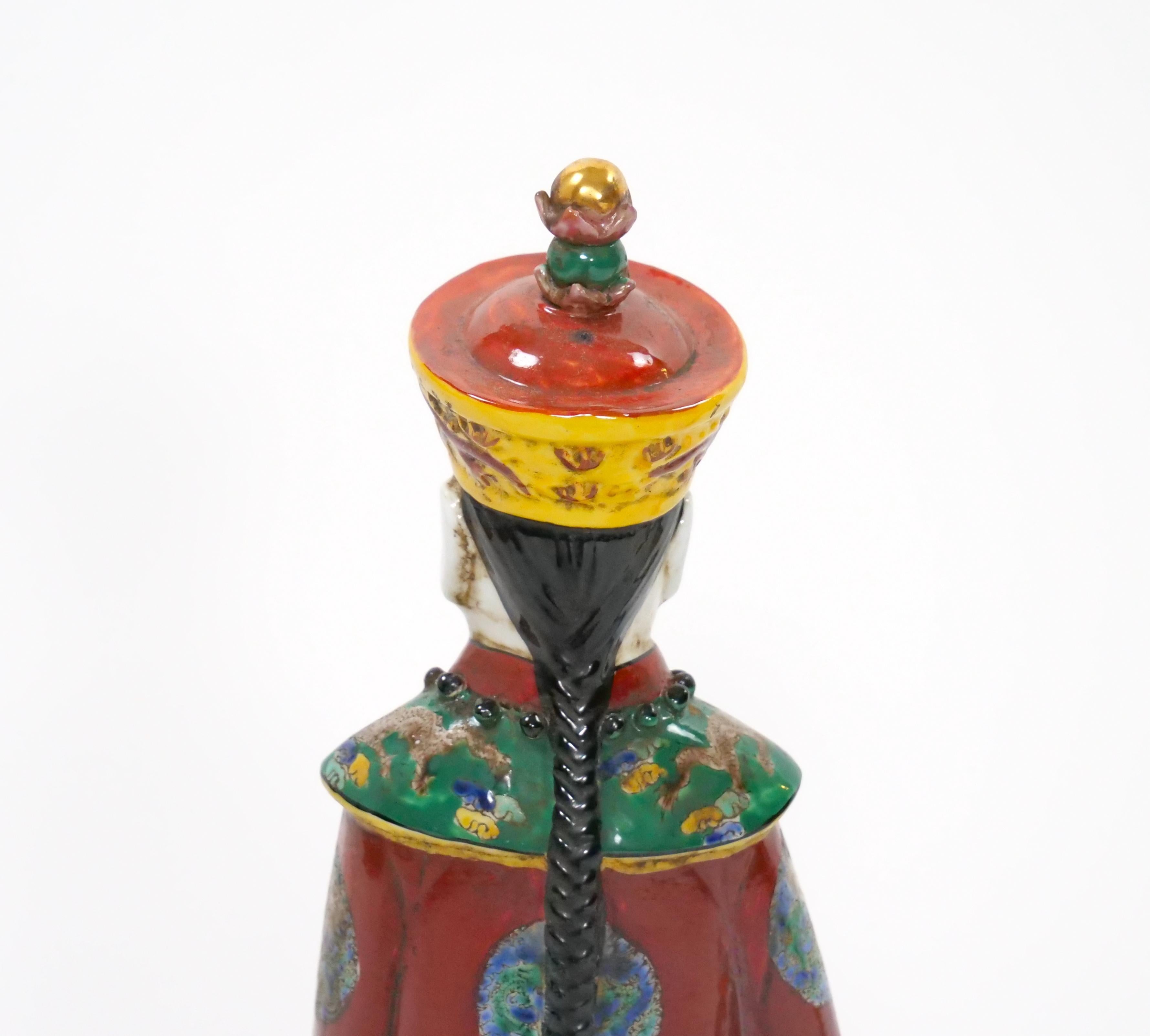 Figura decorativa de porcelana china Emperador Qing siglo XX en venta