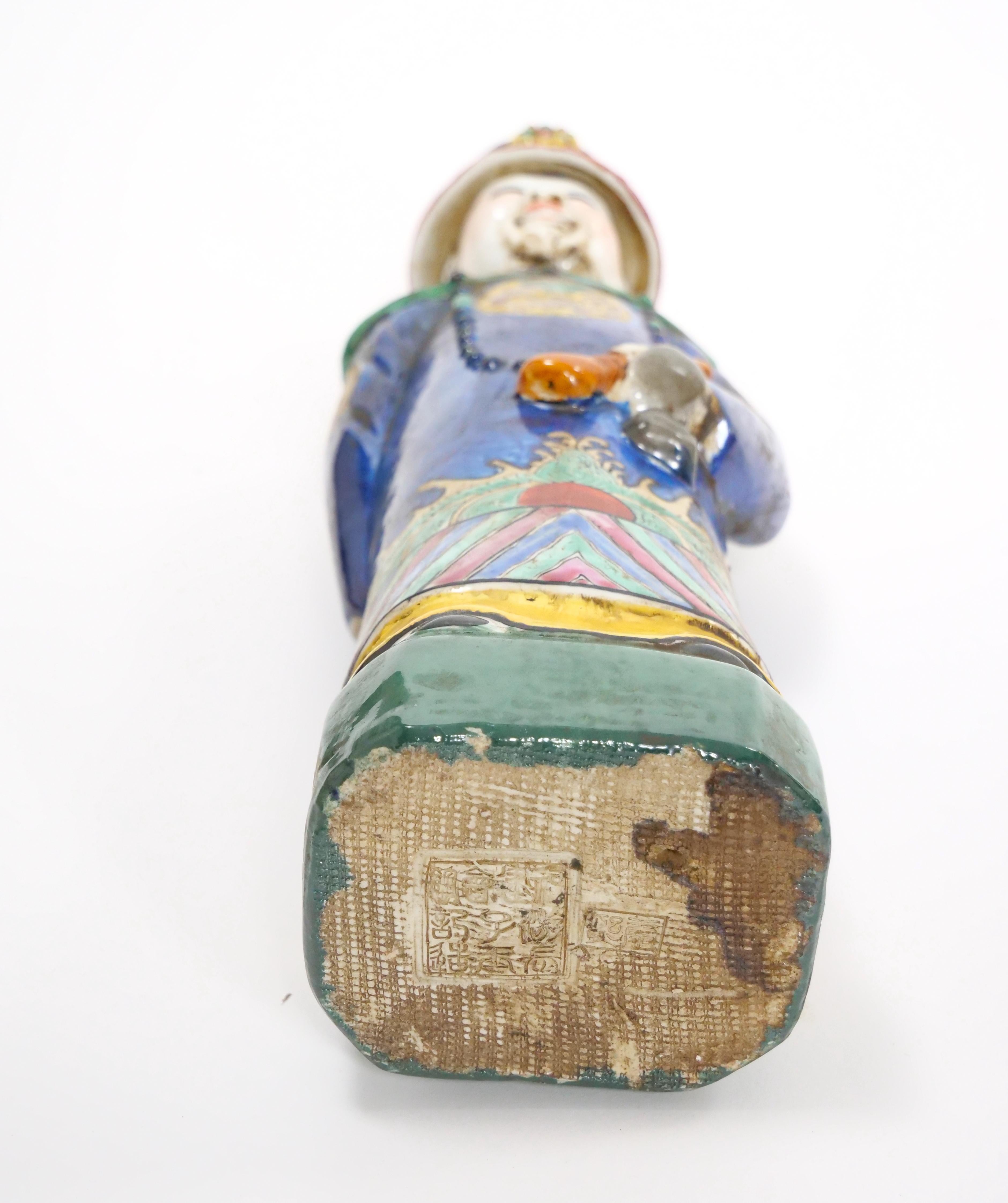 Porcelaine Figure décorative de l'empereur Qing en porcelaine chinoise en vente