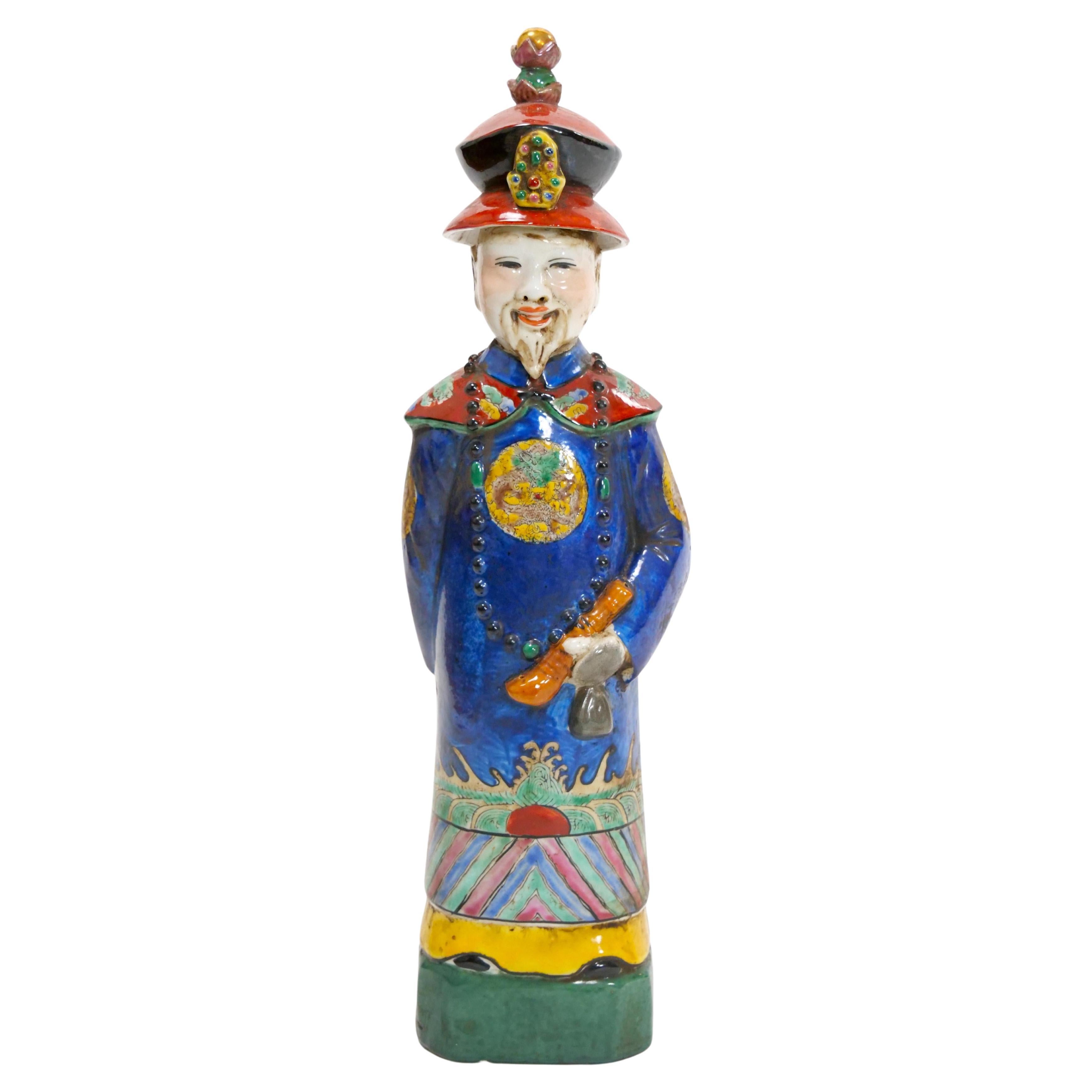 Figure décorative de l'empereur Qing en porcelaine chinoise